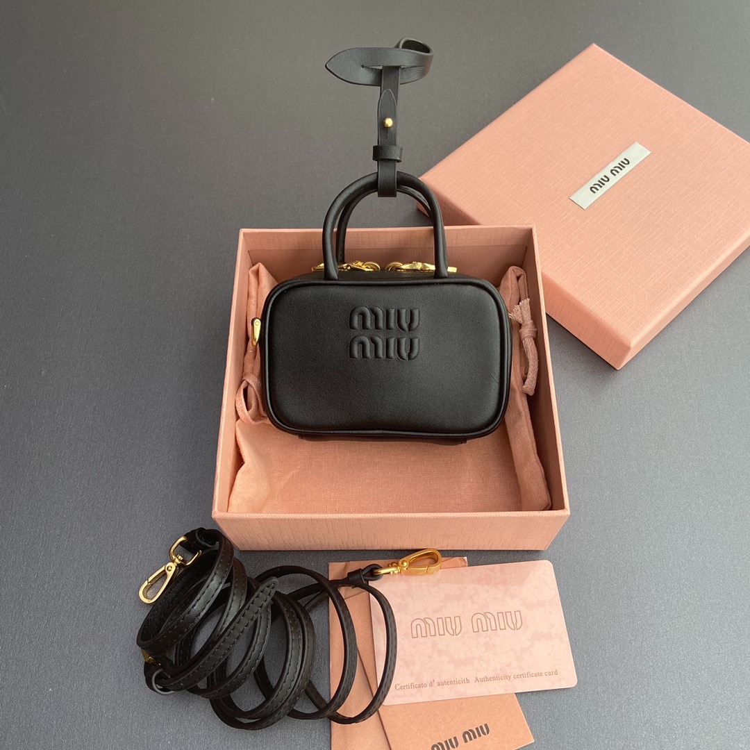 미우미우 가죽 마이크로 백