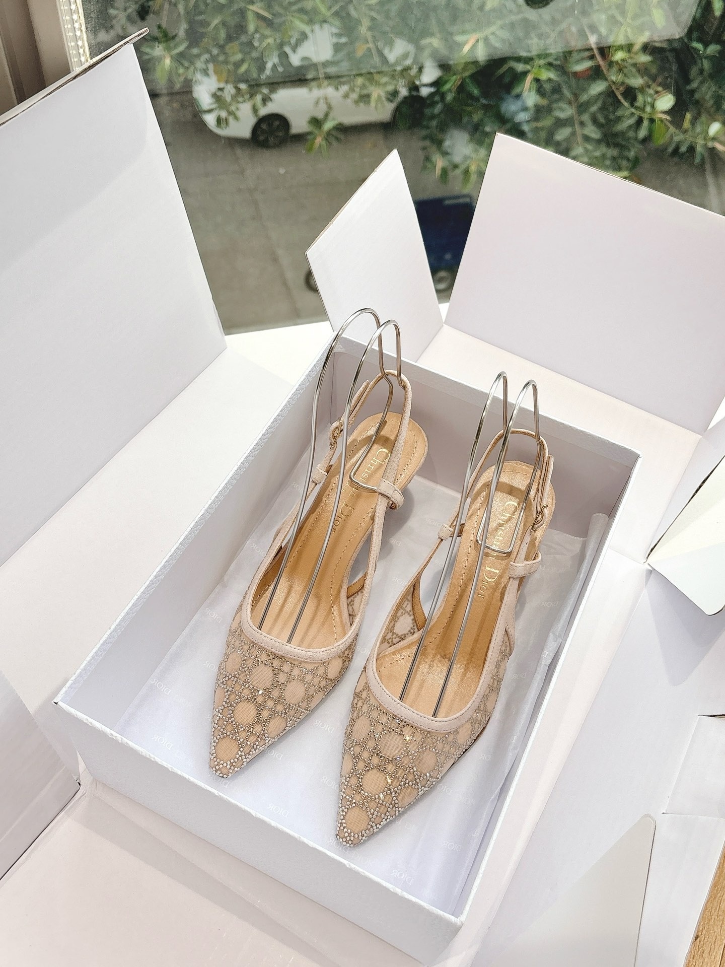 디올 2025 봄 신상 비치자수 샌들 슬리퍼