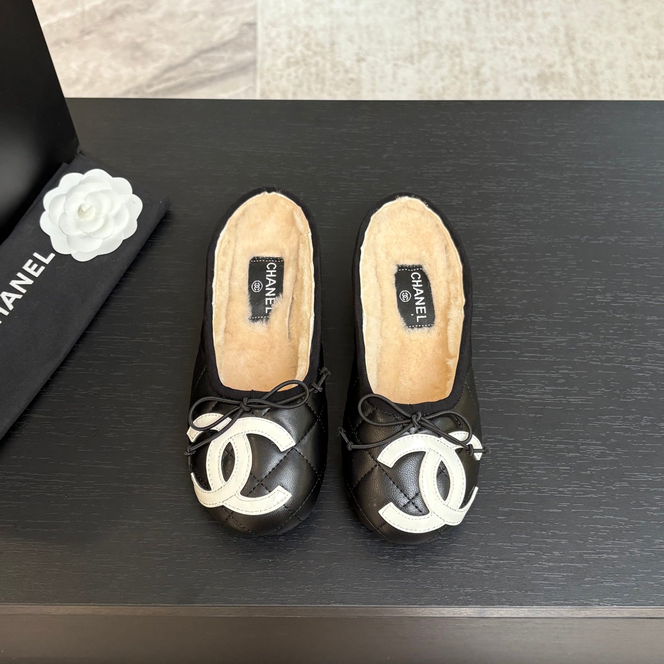 샤넬 25K 신상 양털 세미슬리퍼