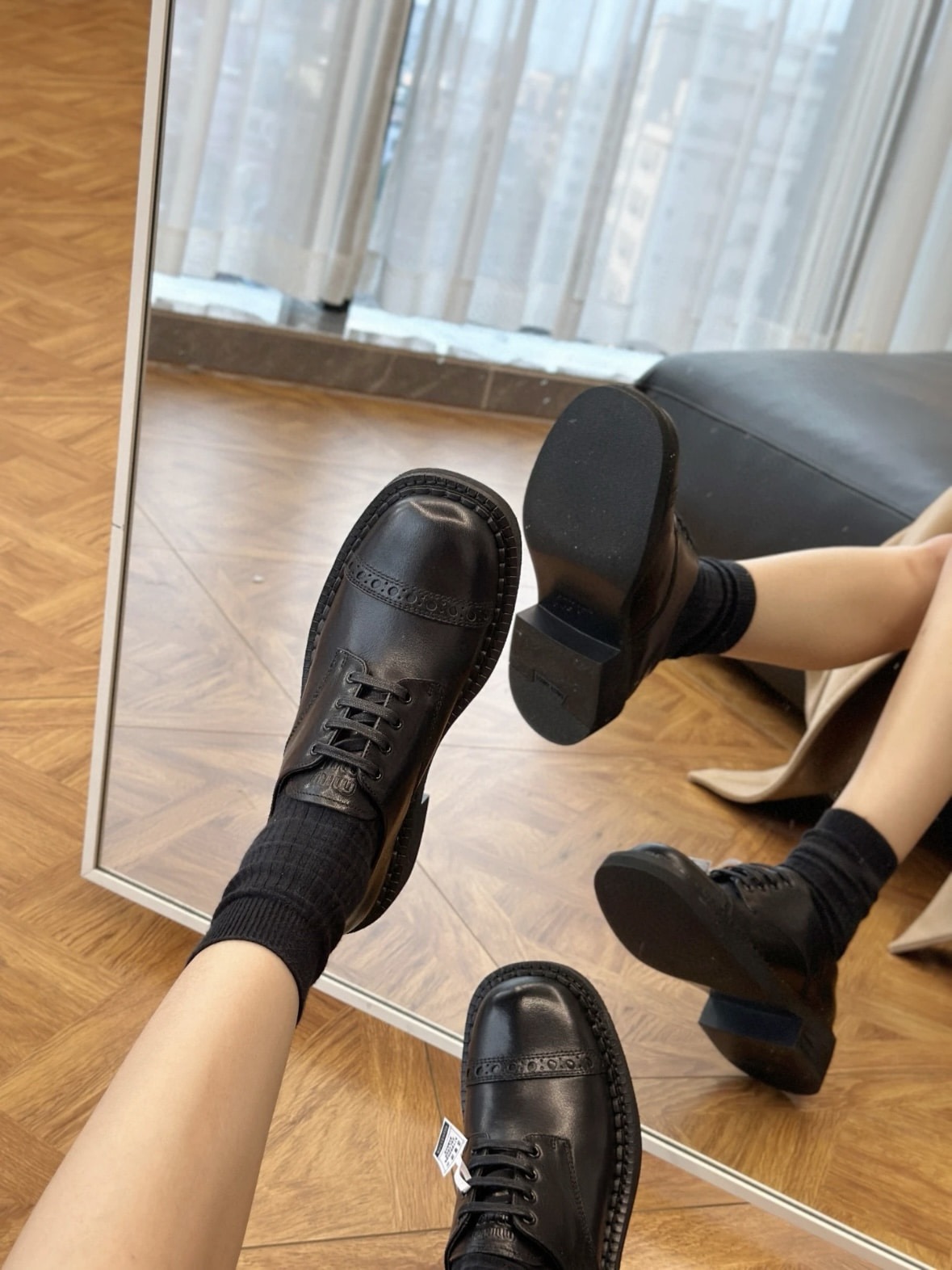 미우미우 25ss 신상 빈티지 스트랩 로퍼