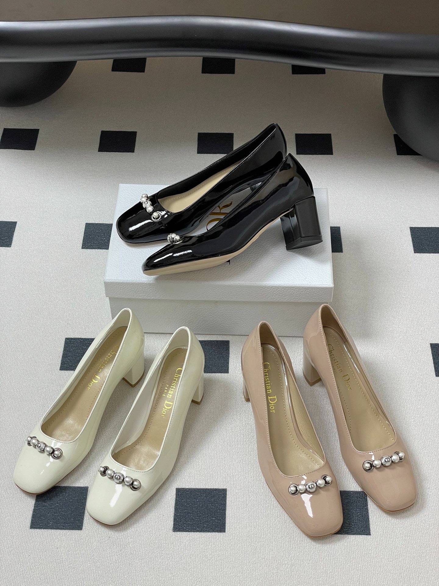 디올 진주버클 통굽 슬링백 힐