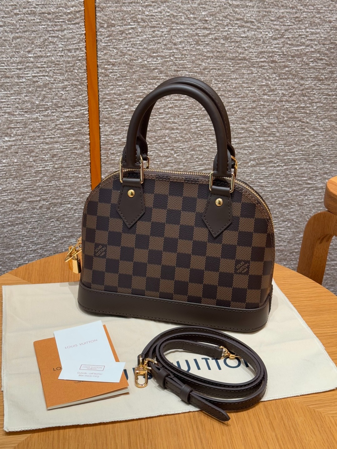 루이비통 알마 BB 다미에 핸드백