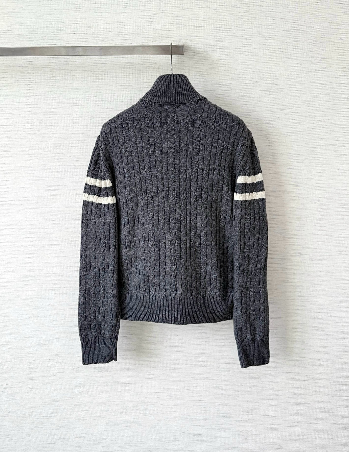 몽클레어 25FW 모직 배색 라인 다운