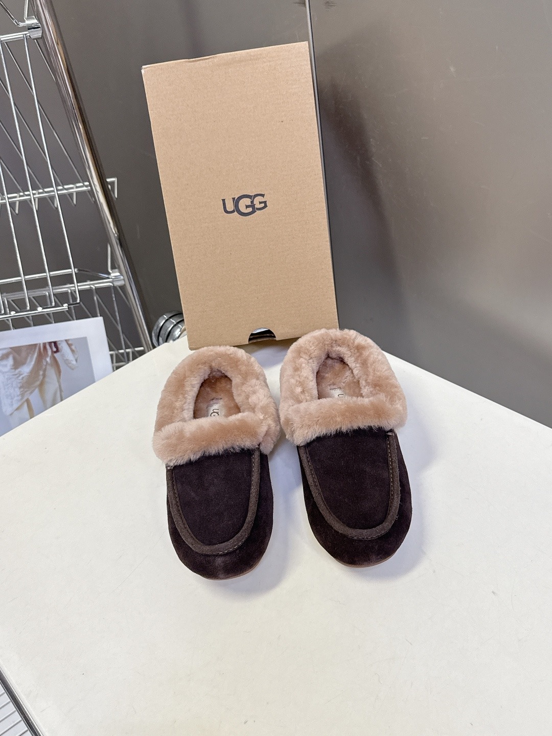 어그 신상 퍼 로퍼