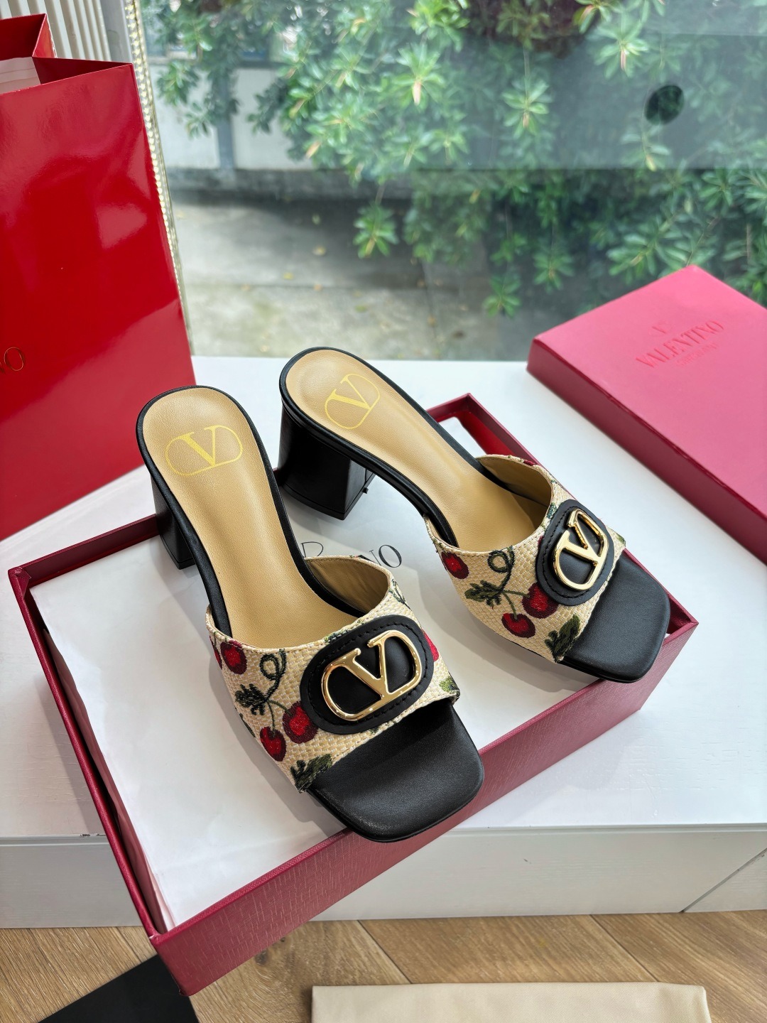 발렌티노 클래식 25 VLOGO 메탈릭 슬리퍼