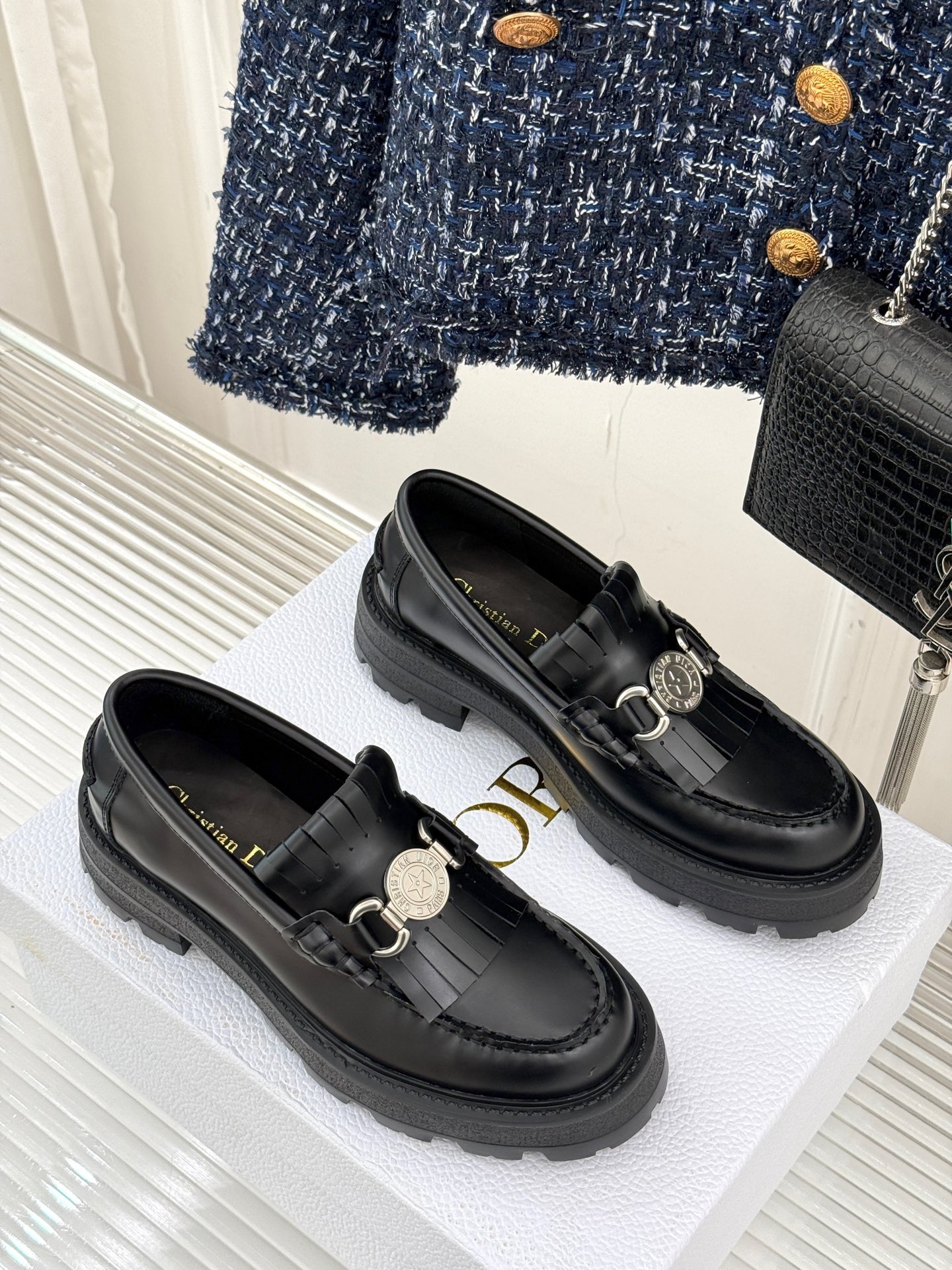 디올 25ss 클래식 코인 태슬 통굽 로퍼