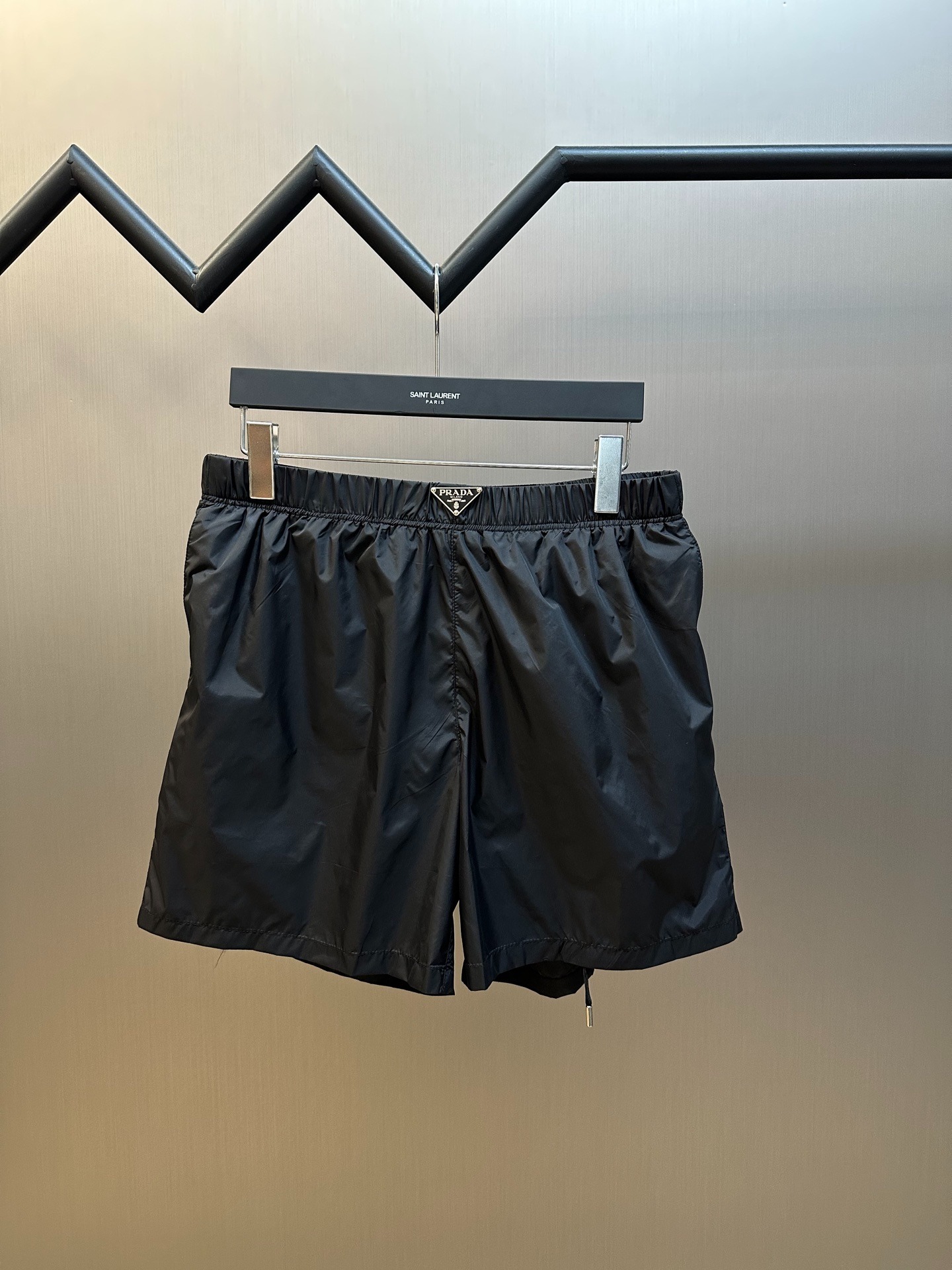프라다 삼각로고 나일론 반바지