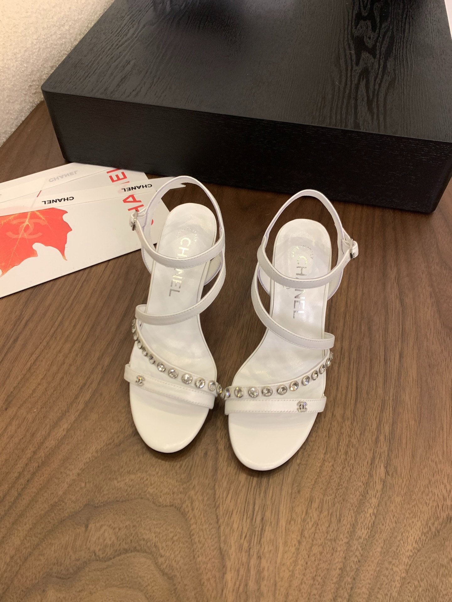 샤넬 25 신상 큐빅힐 샌들