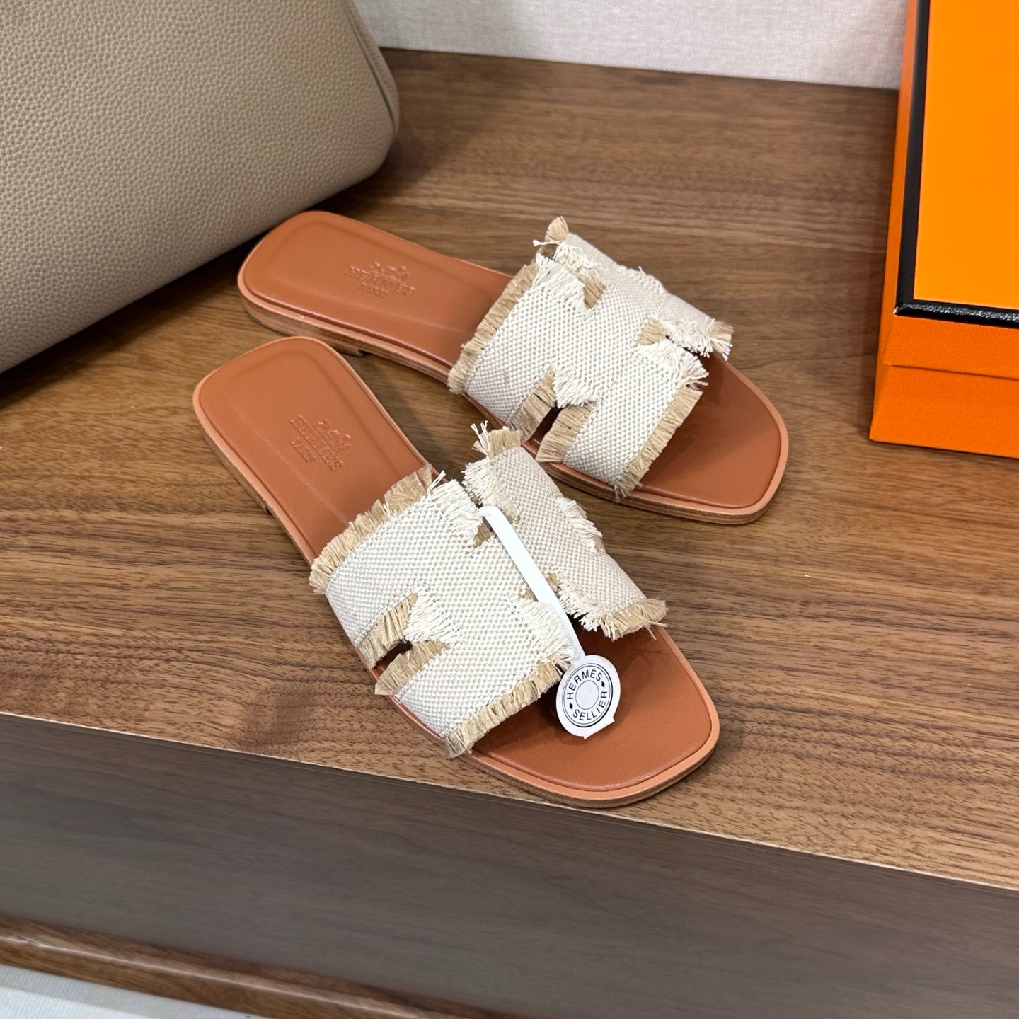 에르메스 Oran 샌들 컬렉션