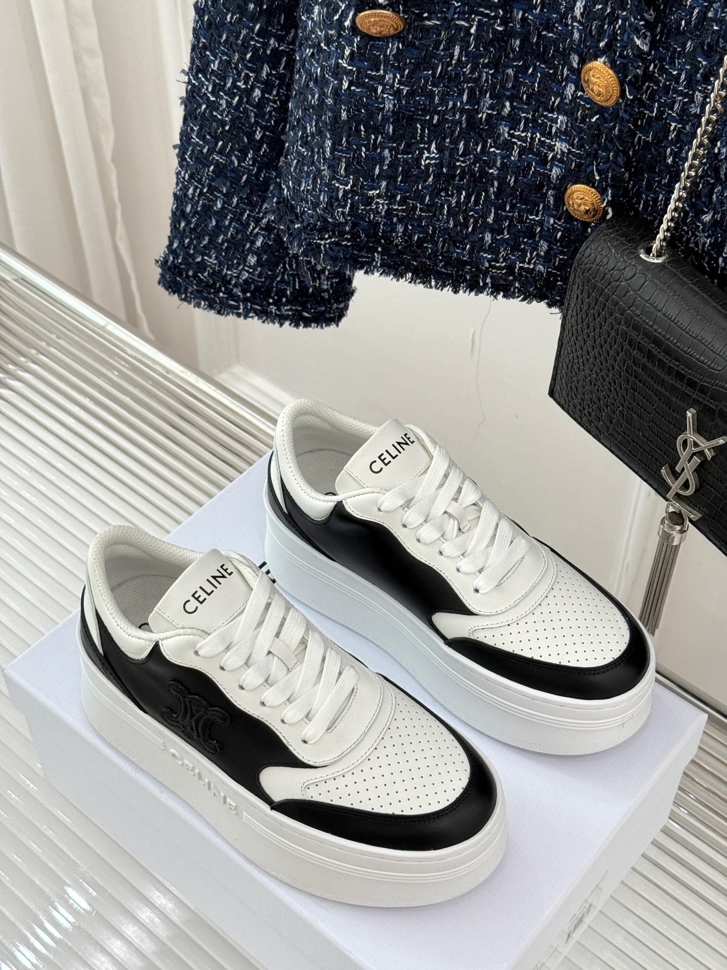 셀린느 클래식 통굽 스니커즈