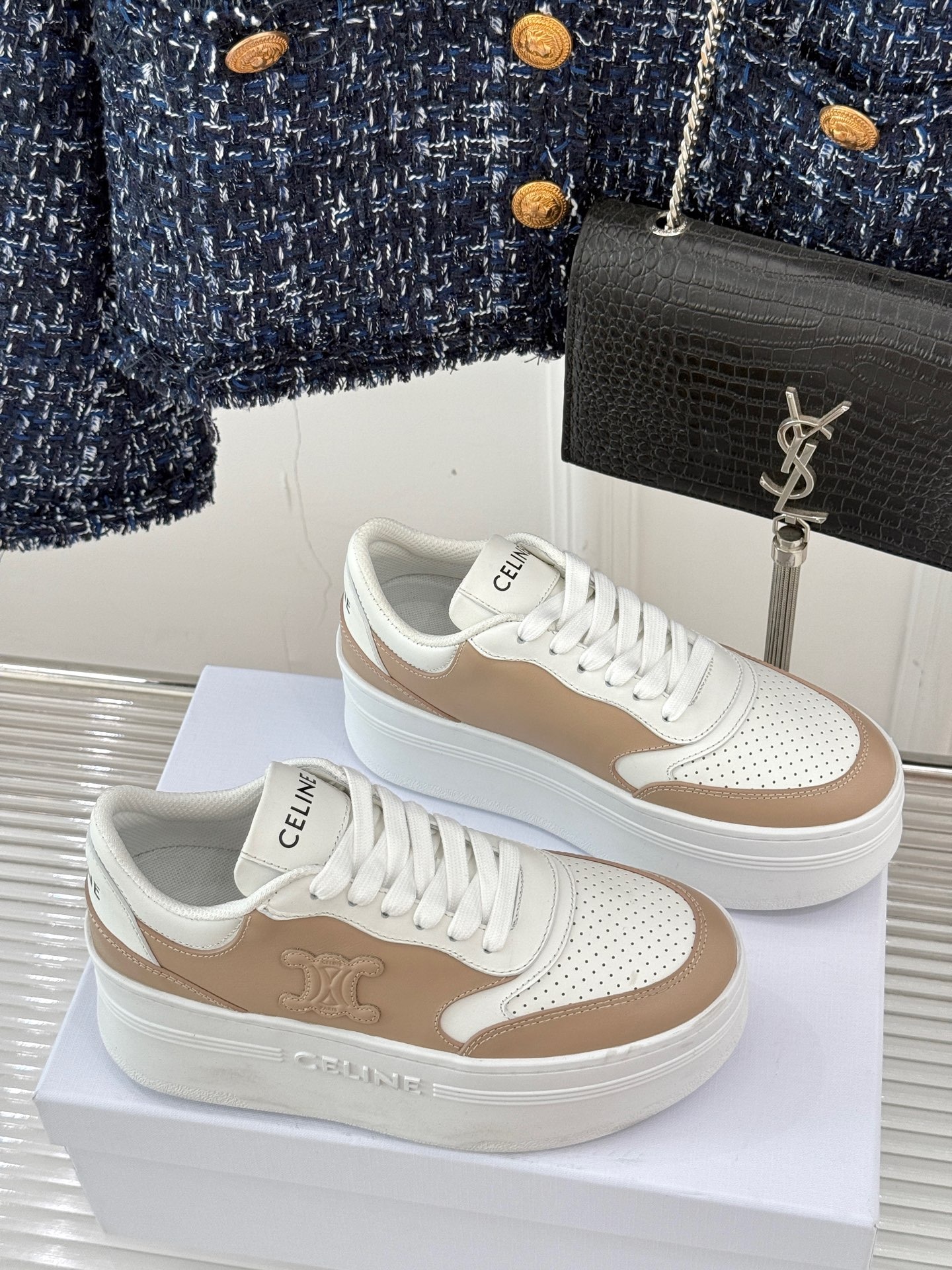 셀린느 클래식 통굽 스니커즈