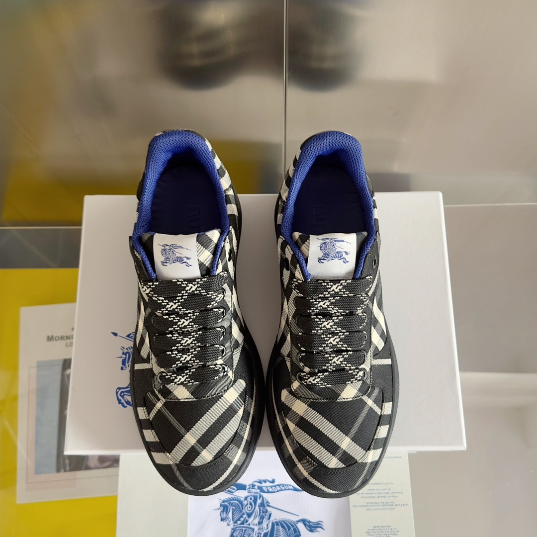 버버리 24SS 체크 테라스 남성 스니커즈