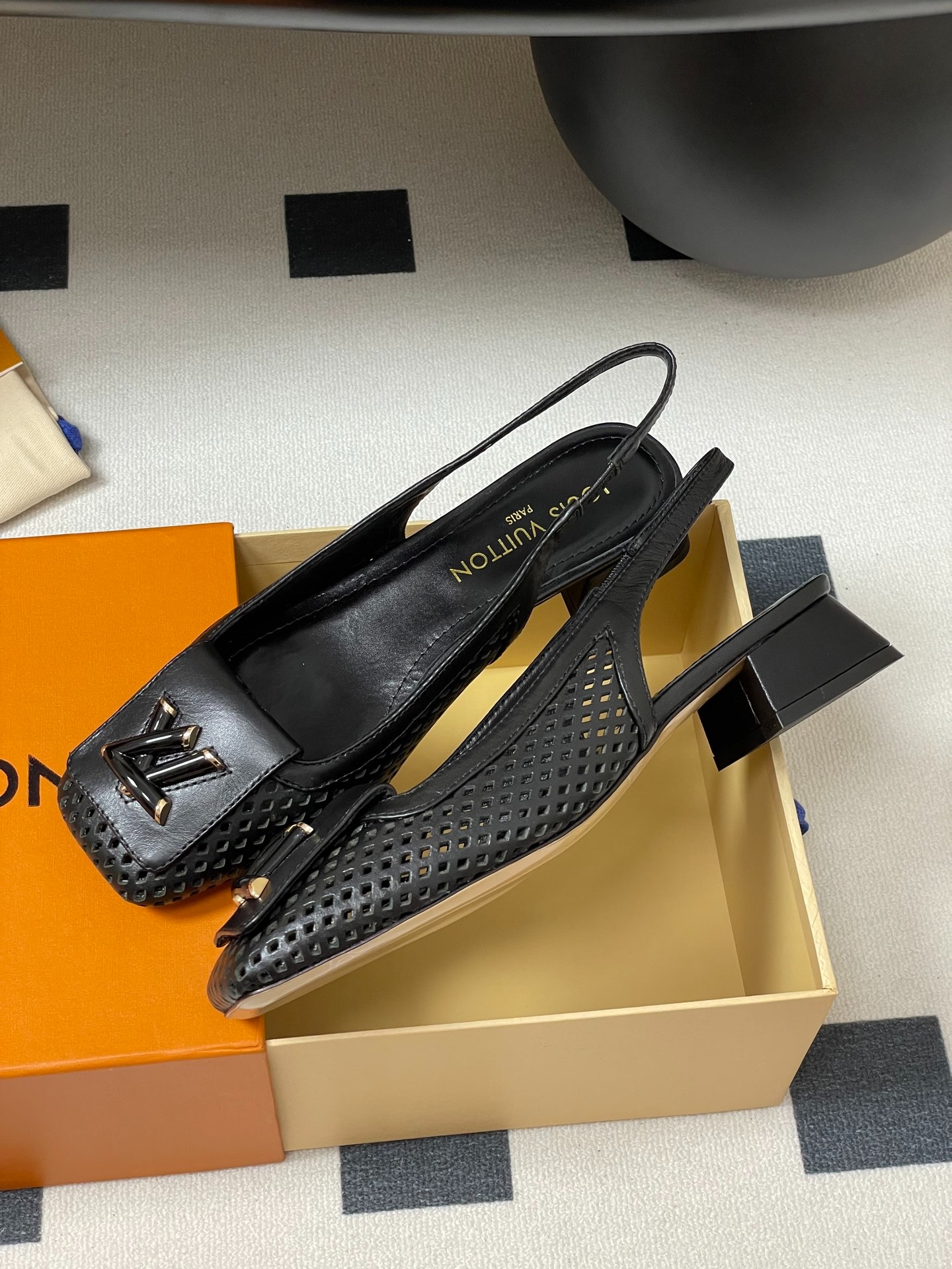 루이비통 25ss 봄여름 신상 통굽 샌들