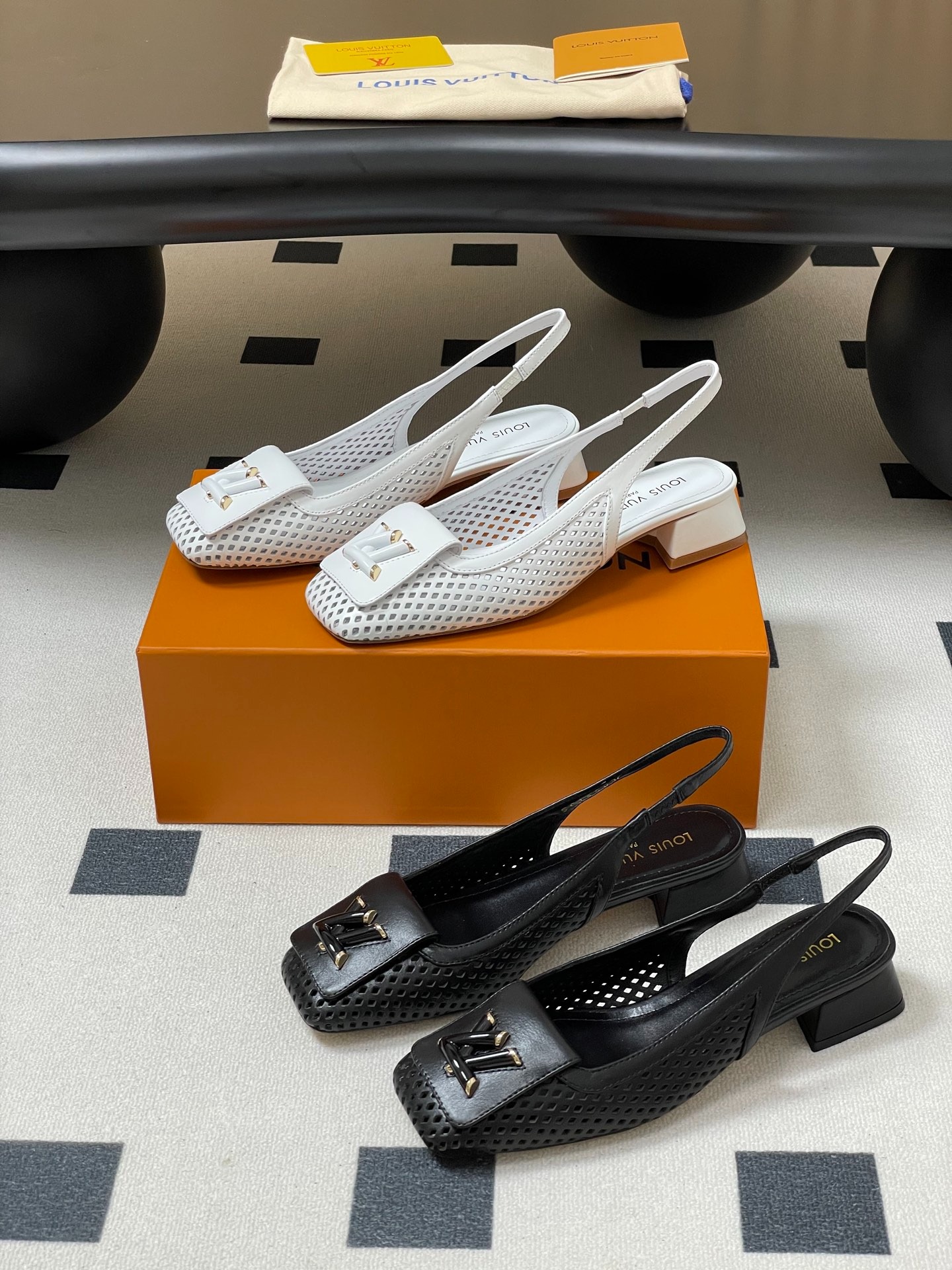 루이비통 25ss 봄여름 신상 통굽 샌들