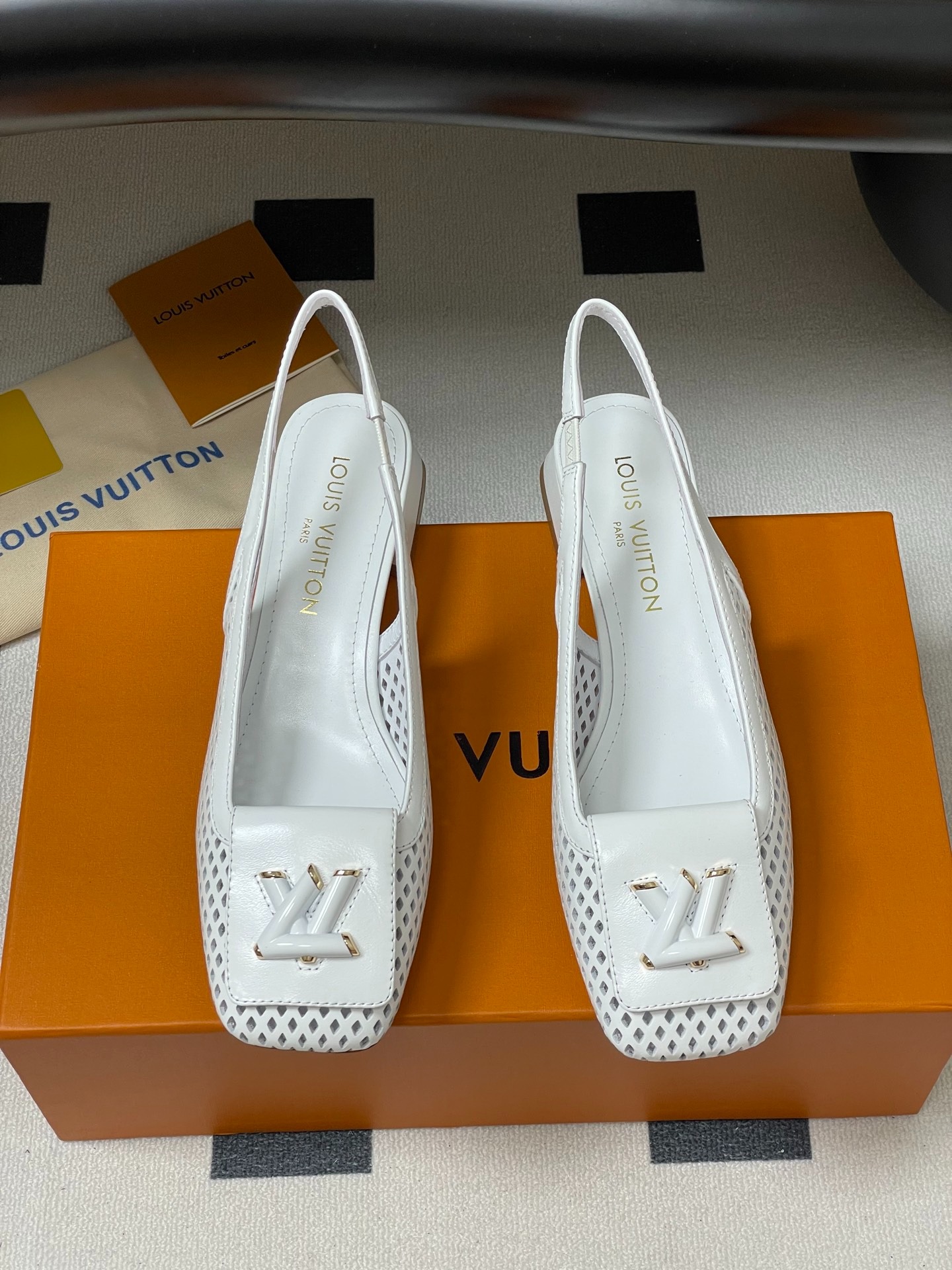 루이비통 25ss 봄여름 신상 통굽 샌들