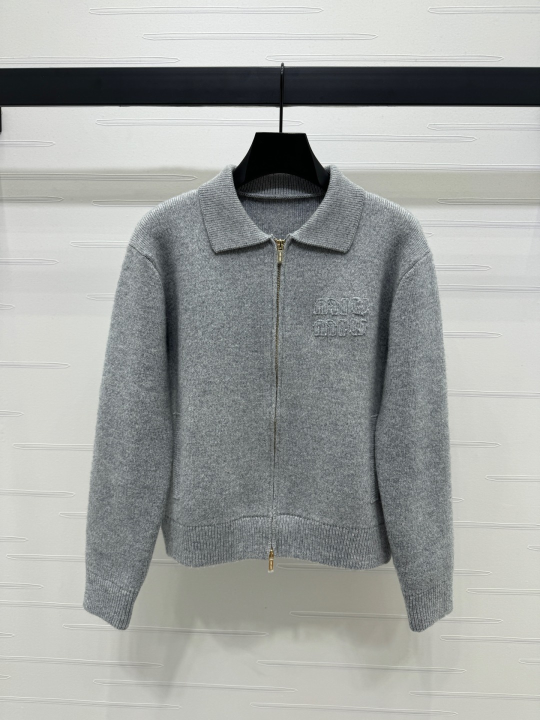 미우미우 25 초봄 신상 터들넥 가디건