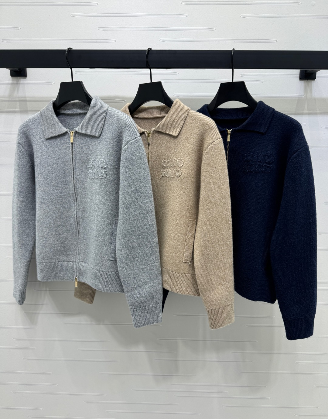 미우미우 25 초봄 신상 터들넥 가디건