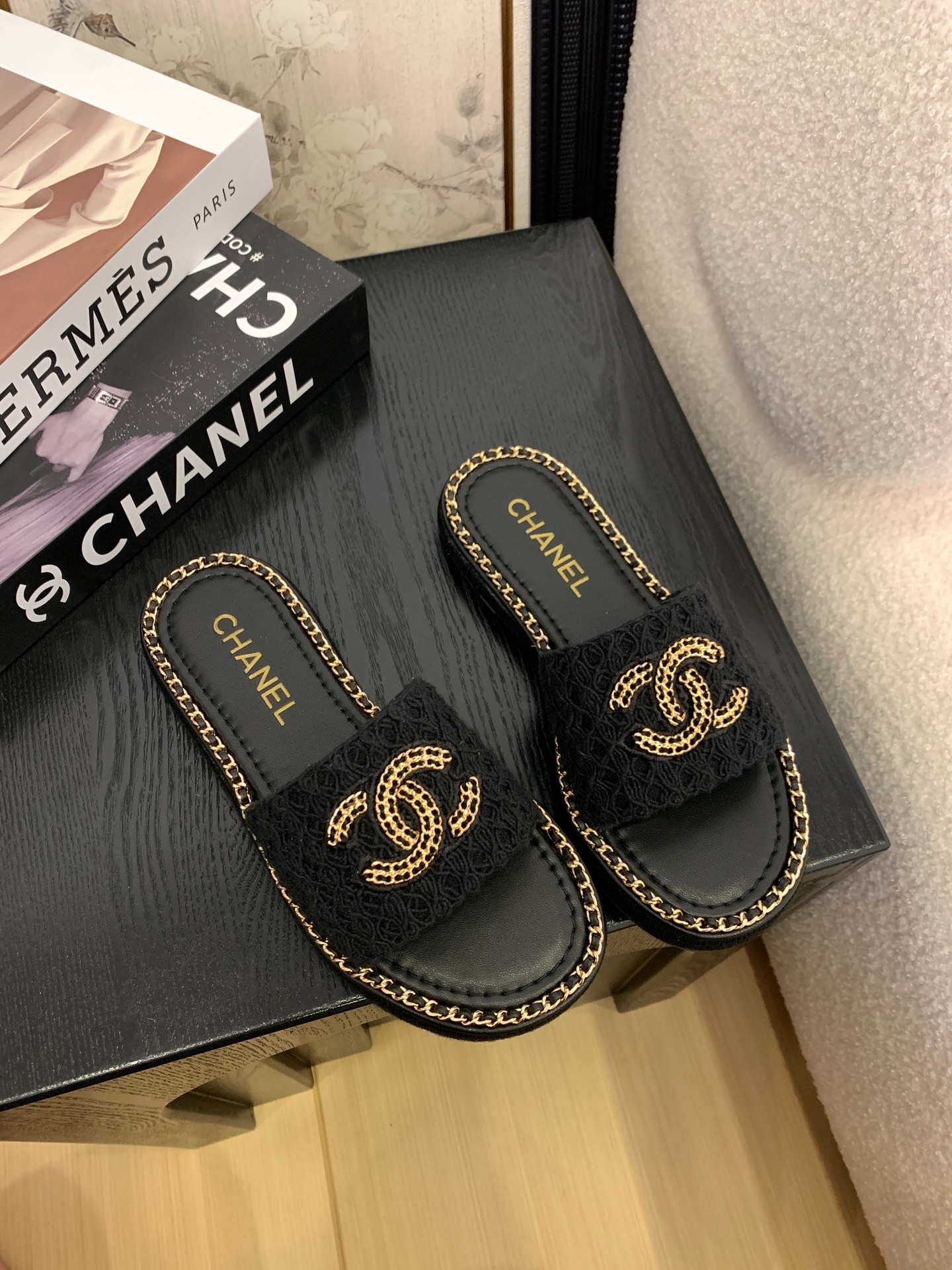 샤넬 25 신상 플랫 더블 c 체인 슬리퍼