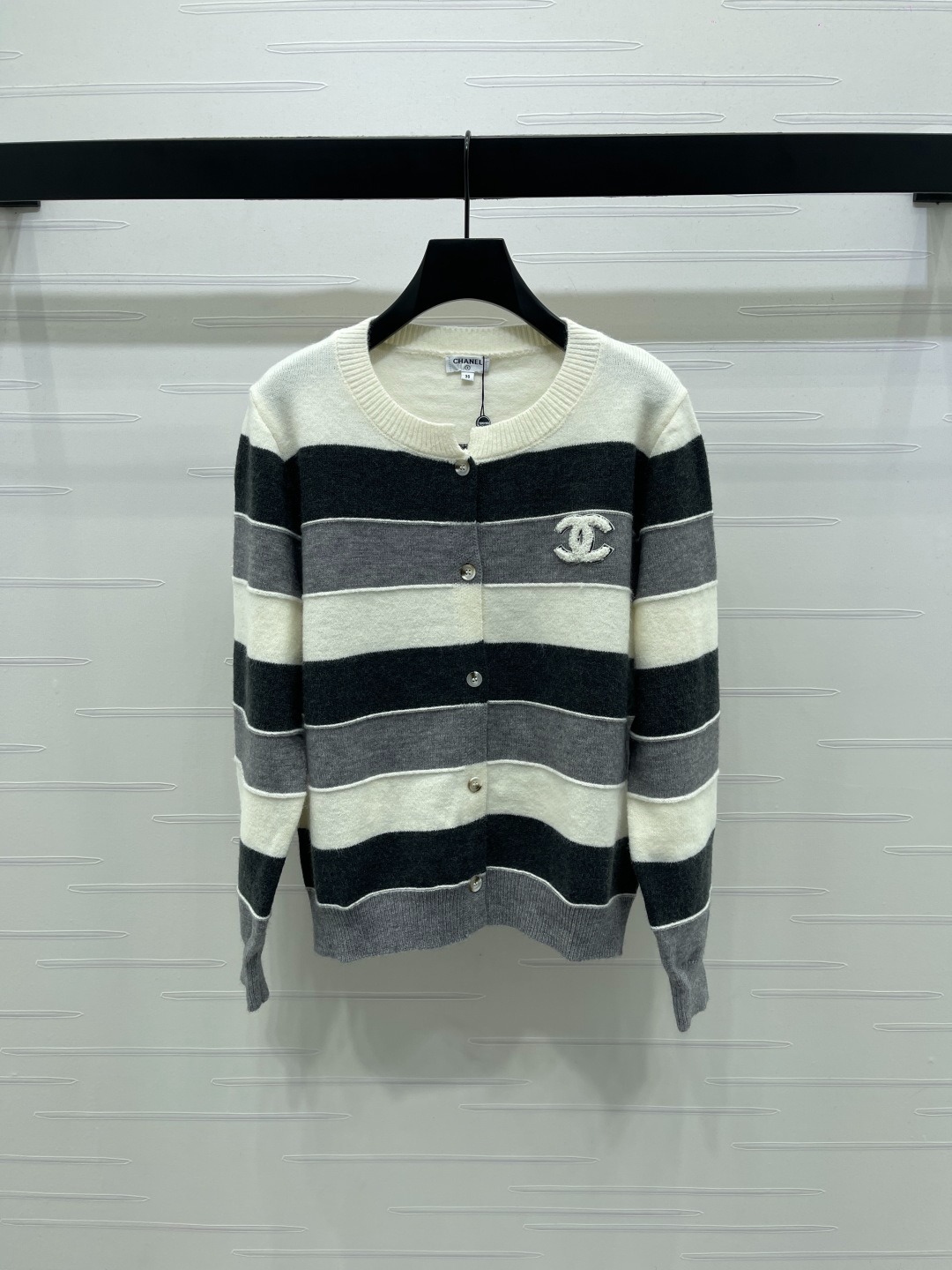 샤넬 25년 신상 스트라이프 카디건