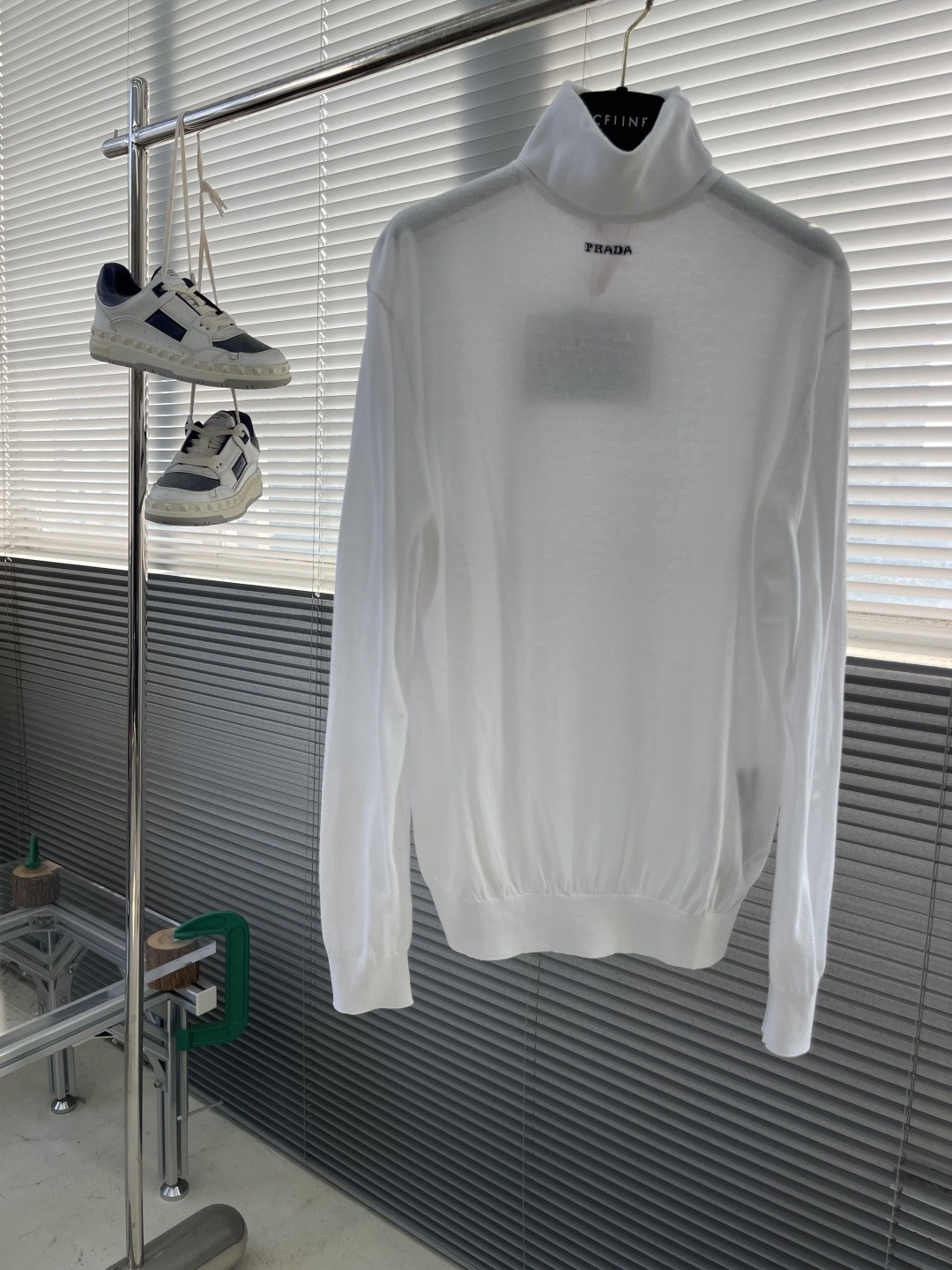 프라다 자카르 폴라티