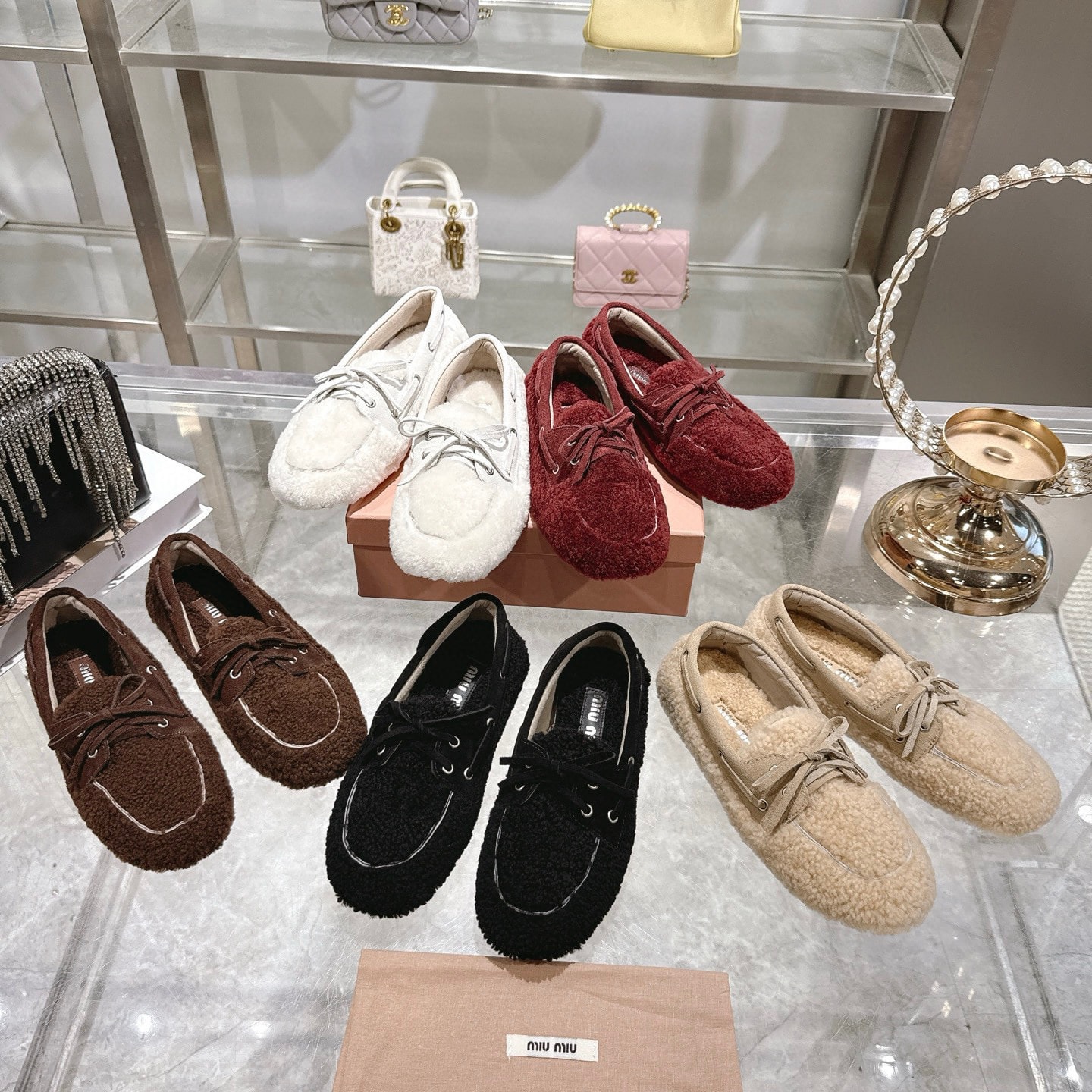 미우미우 신상 스웨이드 플랫 슈즈