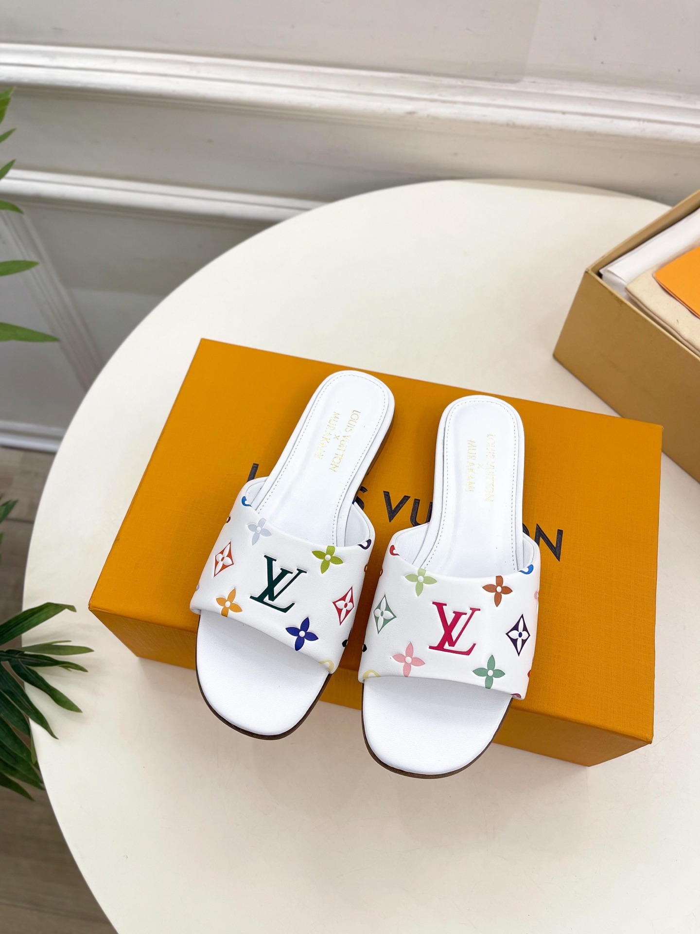 루이비통 25 신상 프리미엄 삼색 엠보싱 플랫 하드탑