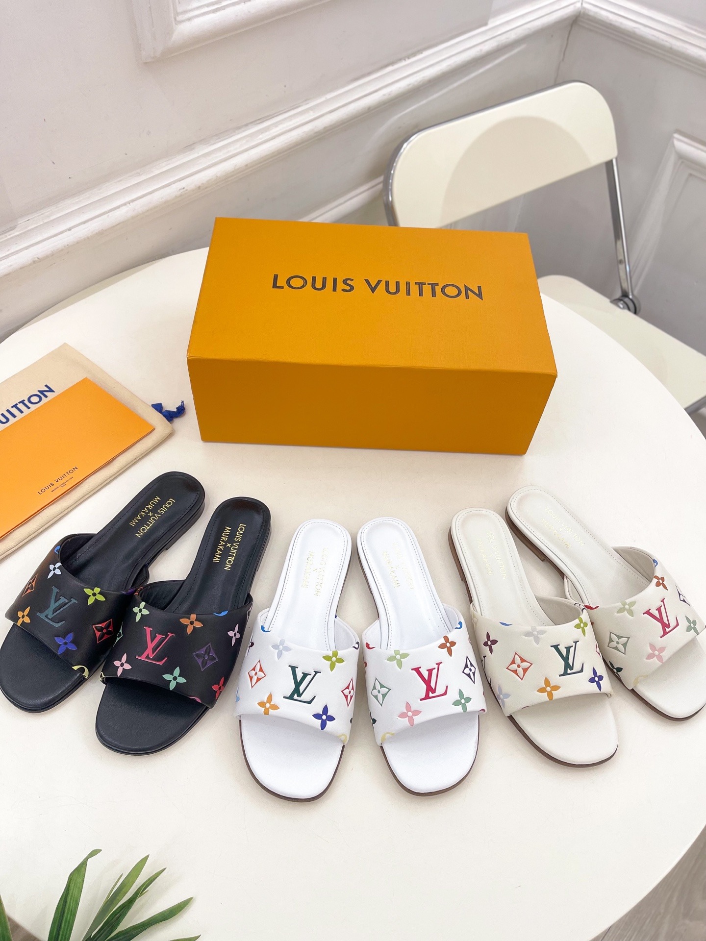 루이비통 25 신상 프리미엄 삼색 엠보싱 플랫 하드탑