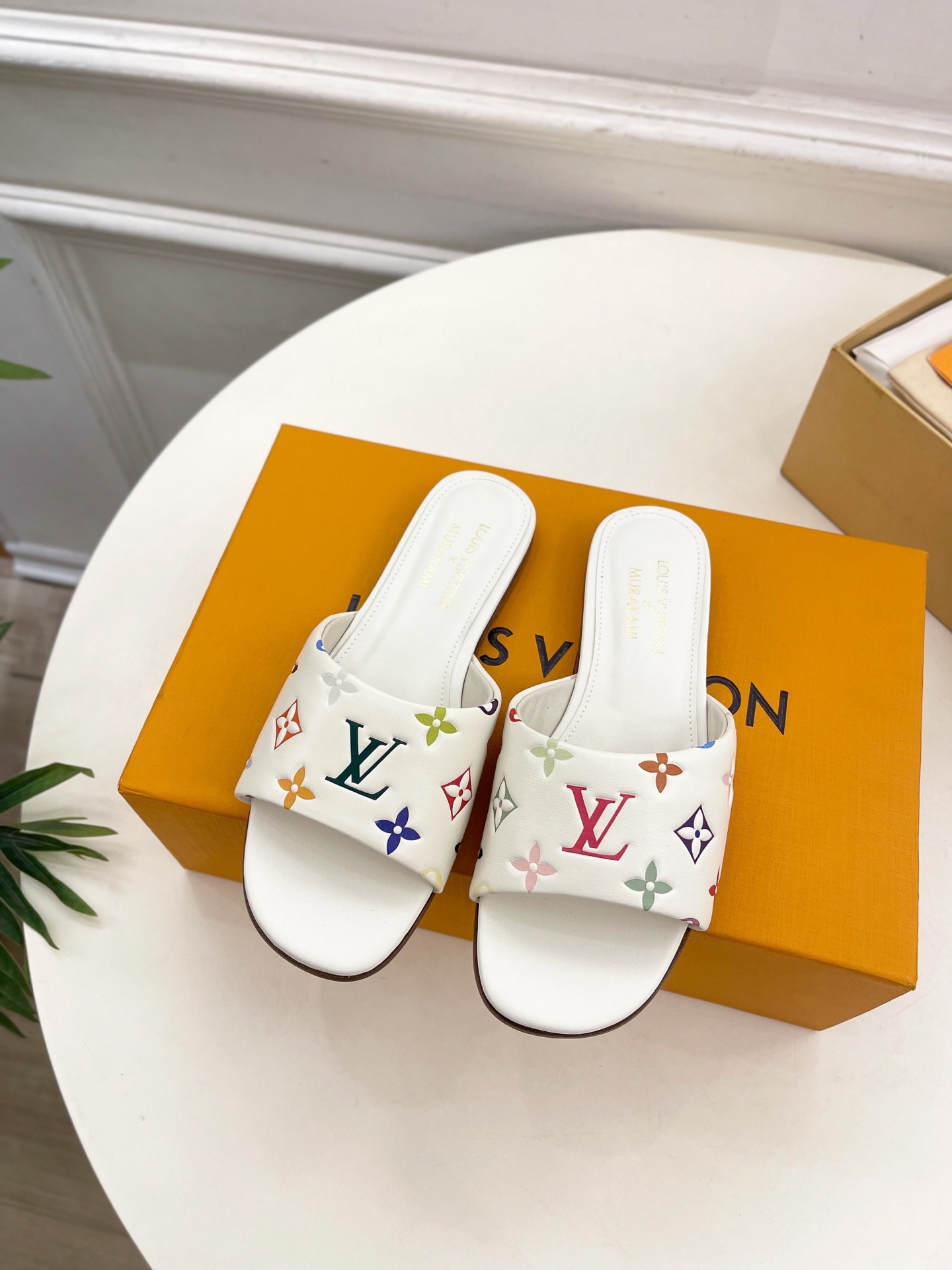 루이비통 25 신상 프리미엄 삼색 엠보싱 플랫 하드탑