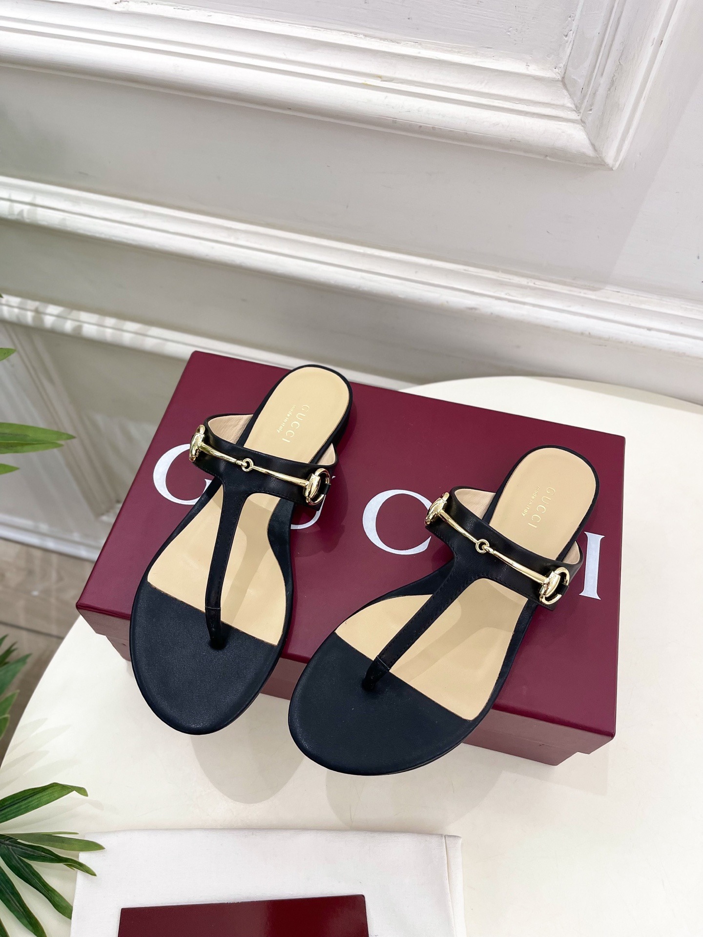 구찌 25  봄여름 클래식 롱 스트랩 조리 샌들