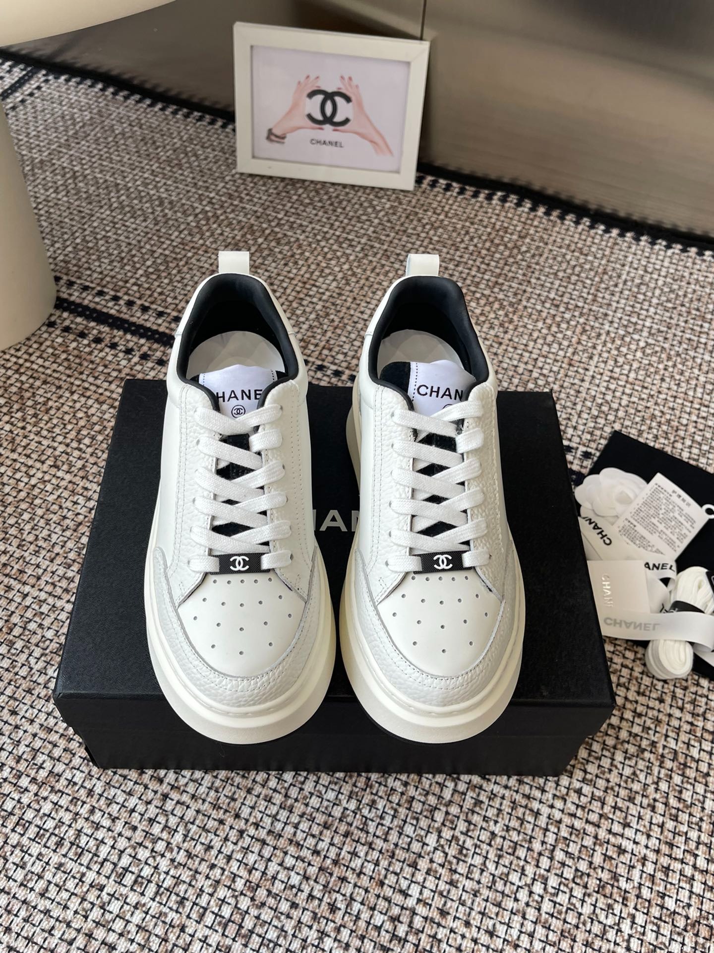 샤넬 봄여름 신상 스니커즈