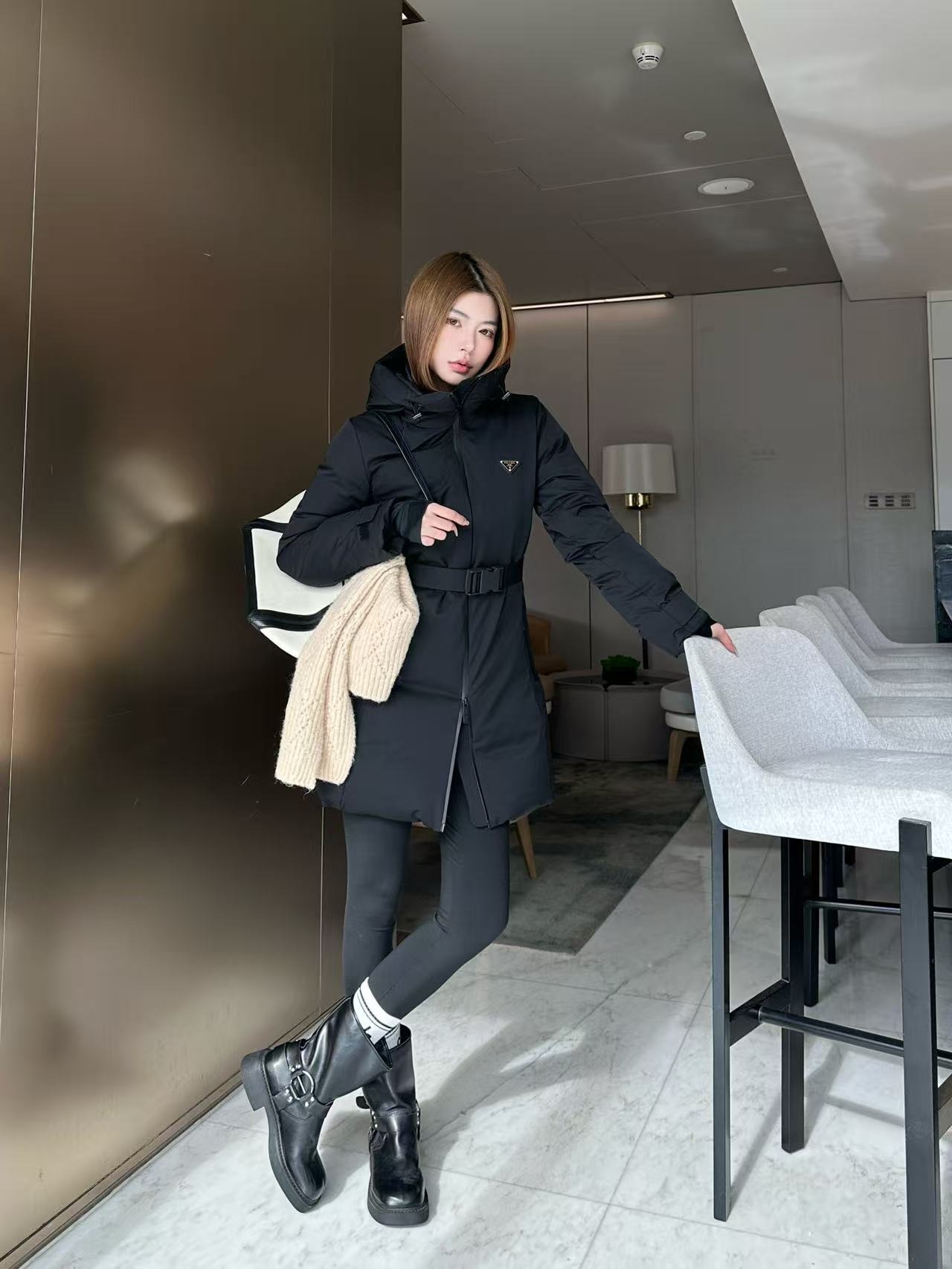 프라다 신상 후드 하프 다운코트