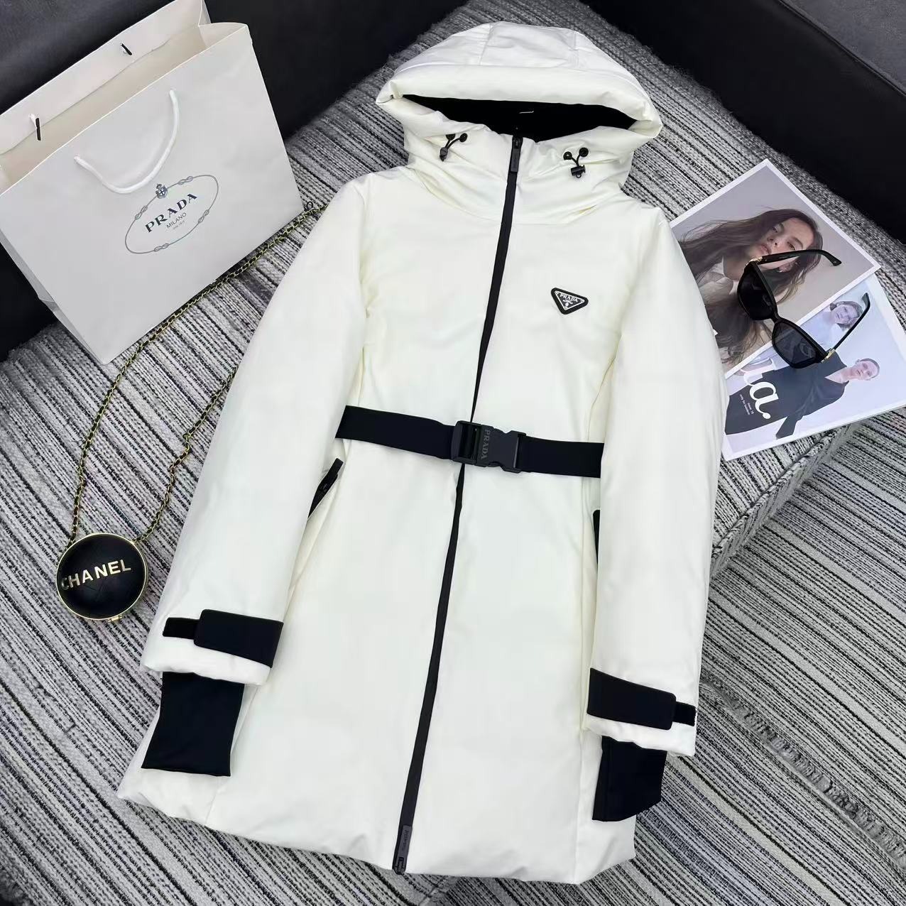 프라다 신상 후드 하프 다운코트