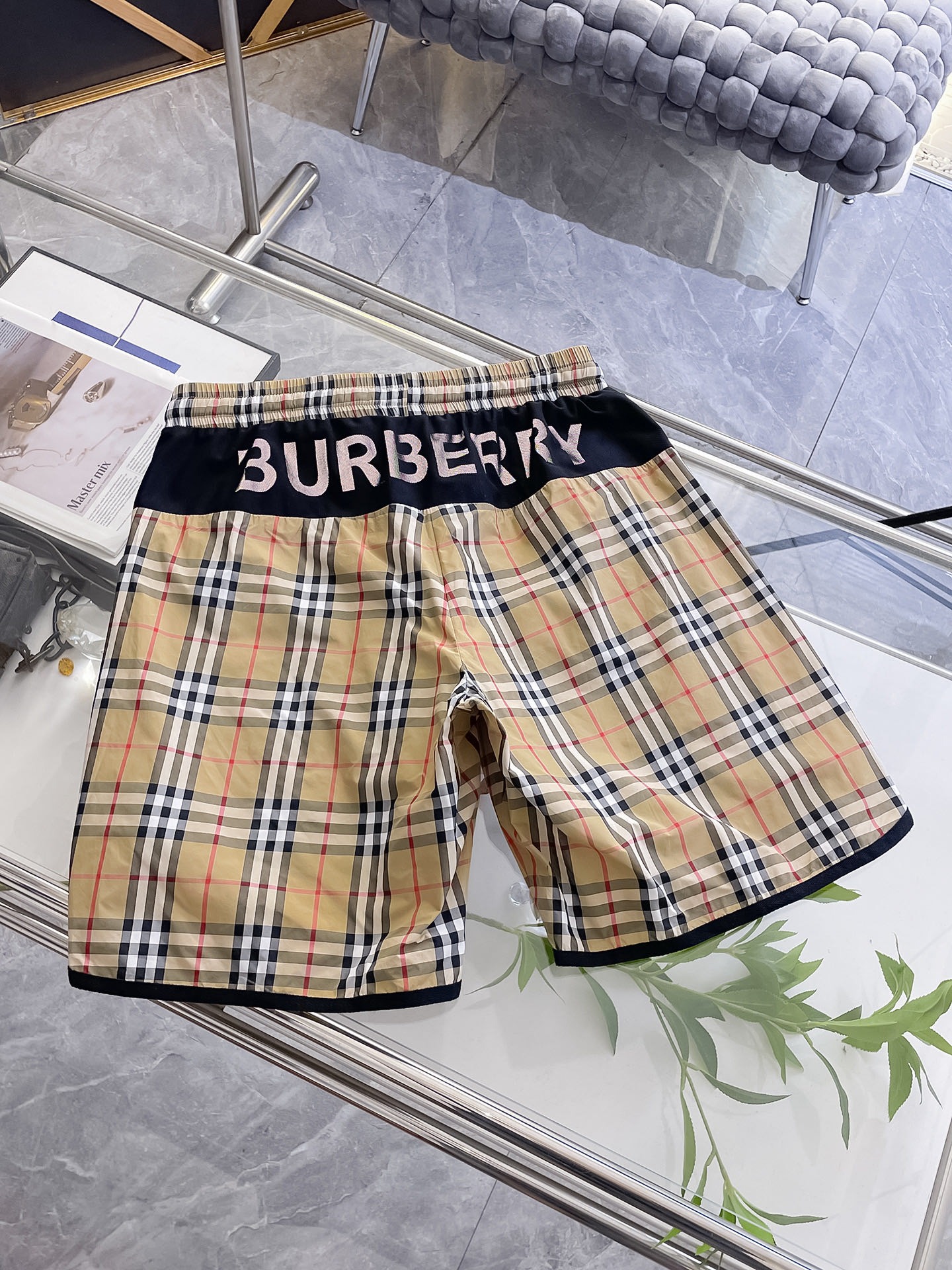 버버리 25 여름 신상 남성 캐주얼 반바지