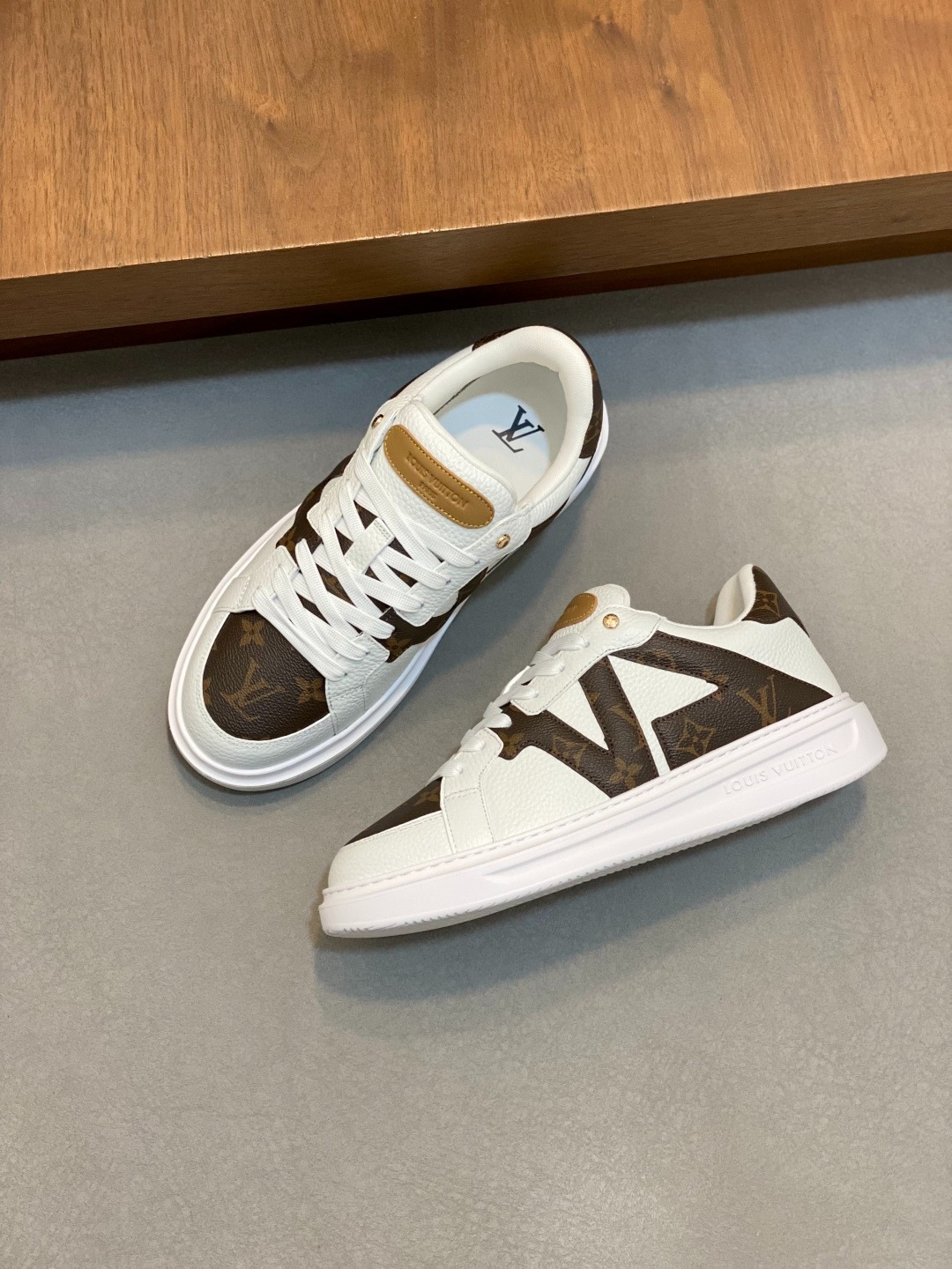 루이비통 신상 스니커즈