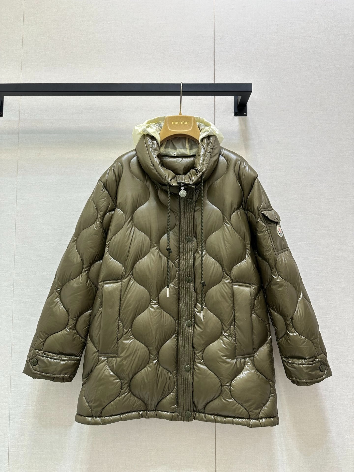 몽클레어 25Fw 신상 슬림 하프 집업 패딩