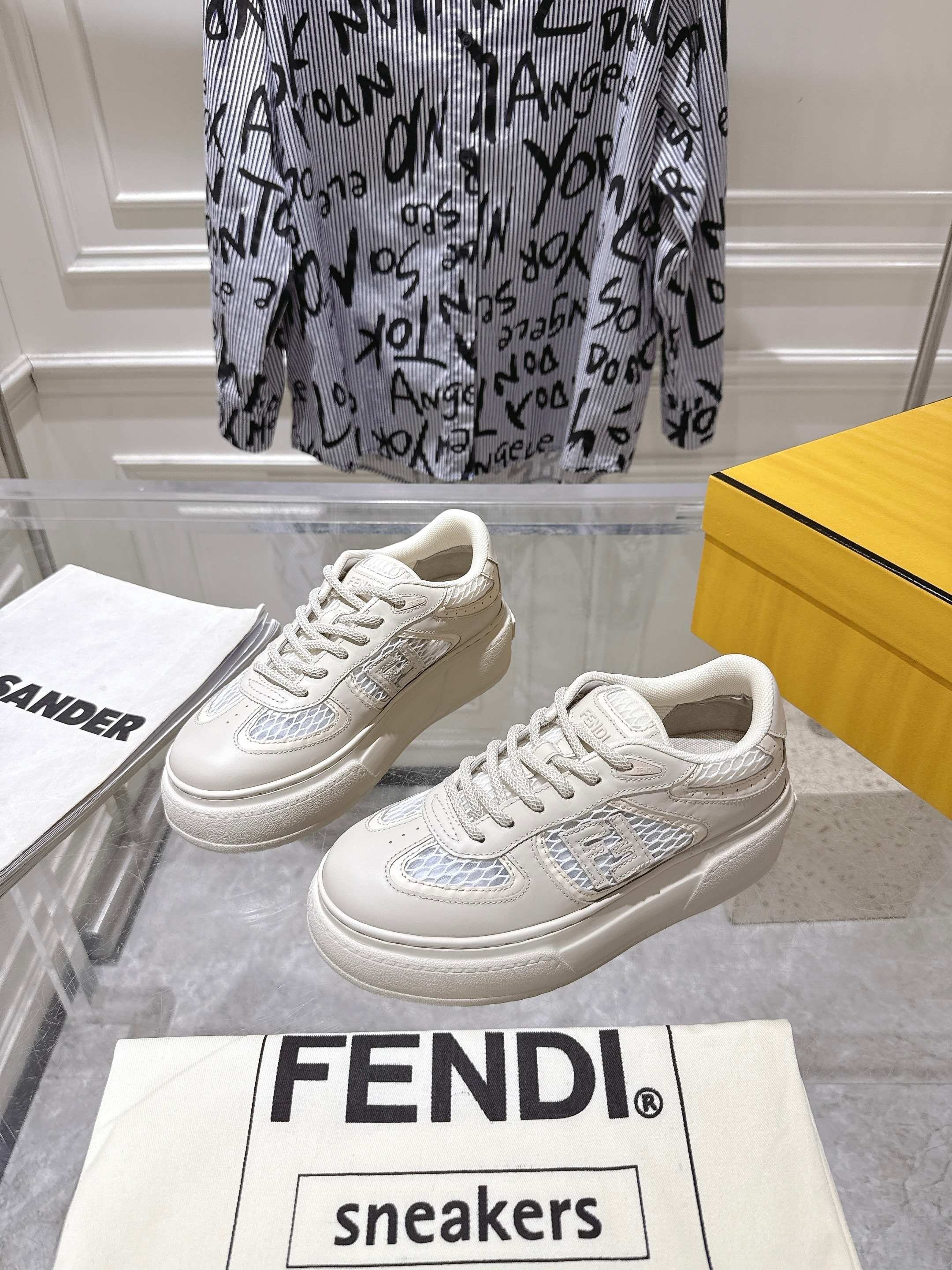 펜디 25년 신상 통굽 스니커즈