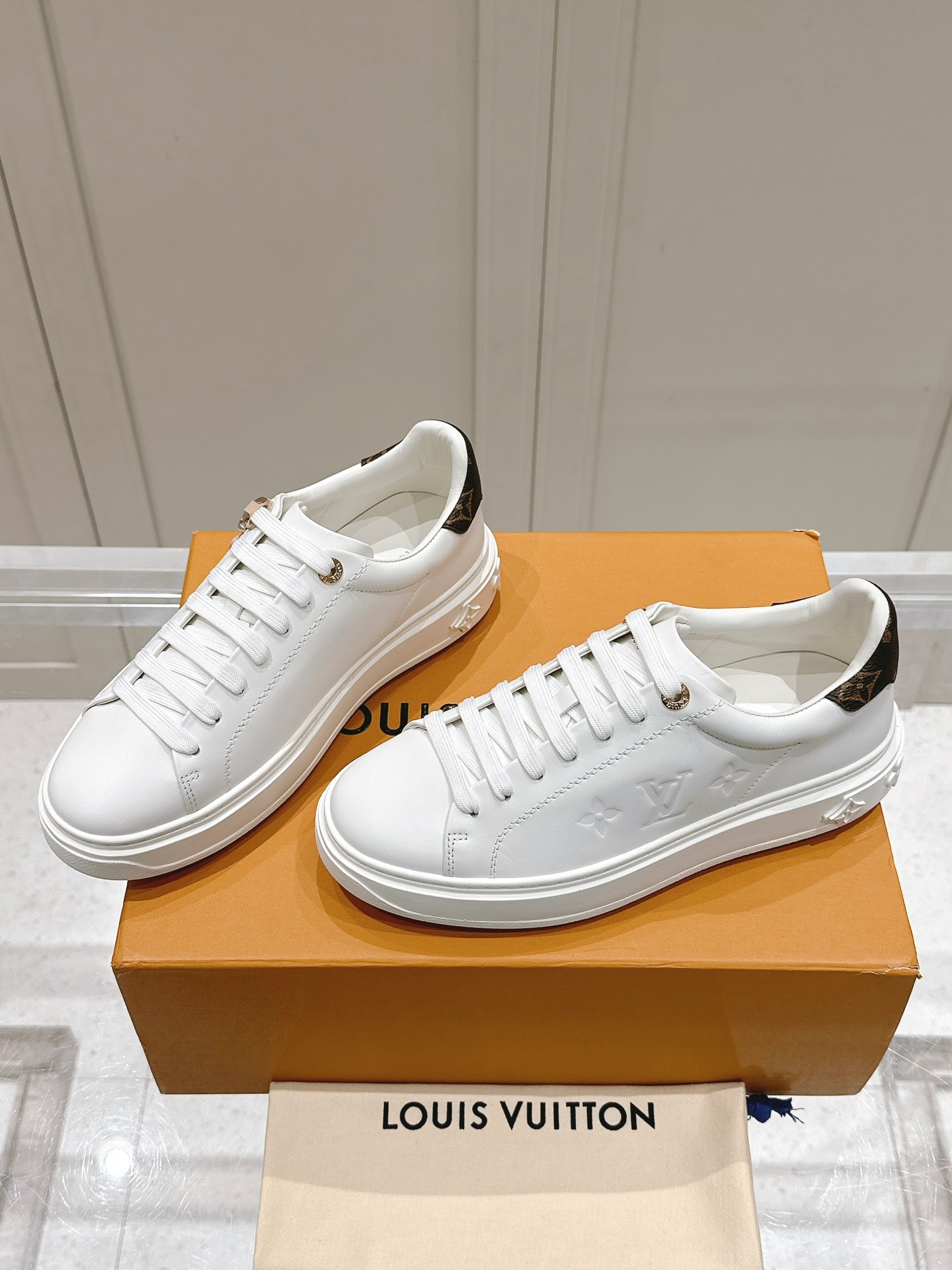 루이비통 무*카미 타카시 콜라보 스니커즈