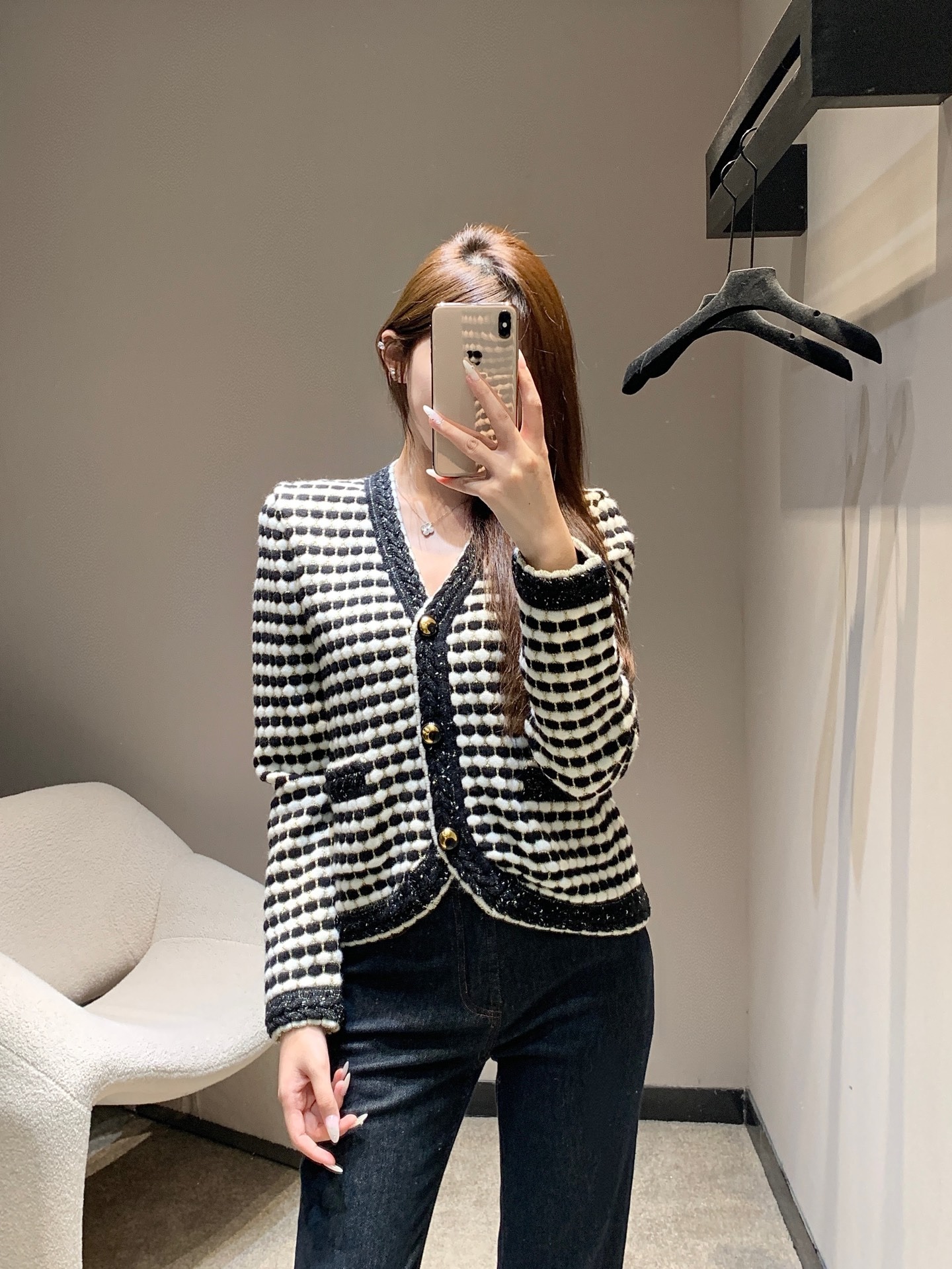 샤넬 신상 도트 골드 버튼 니트 가디건