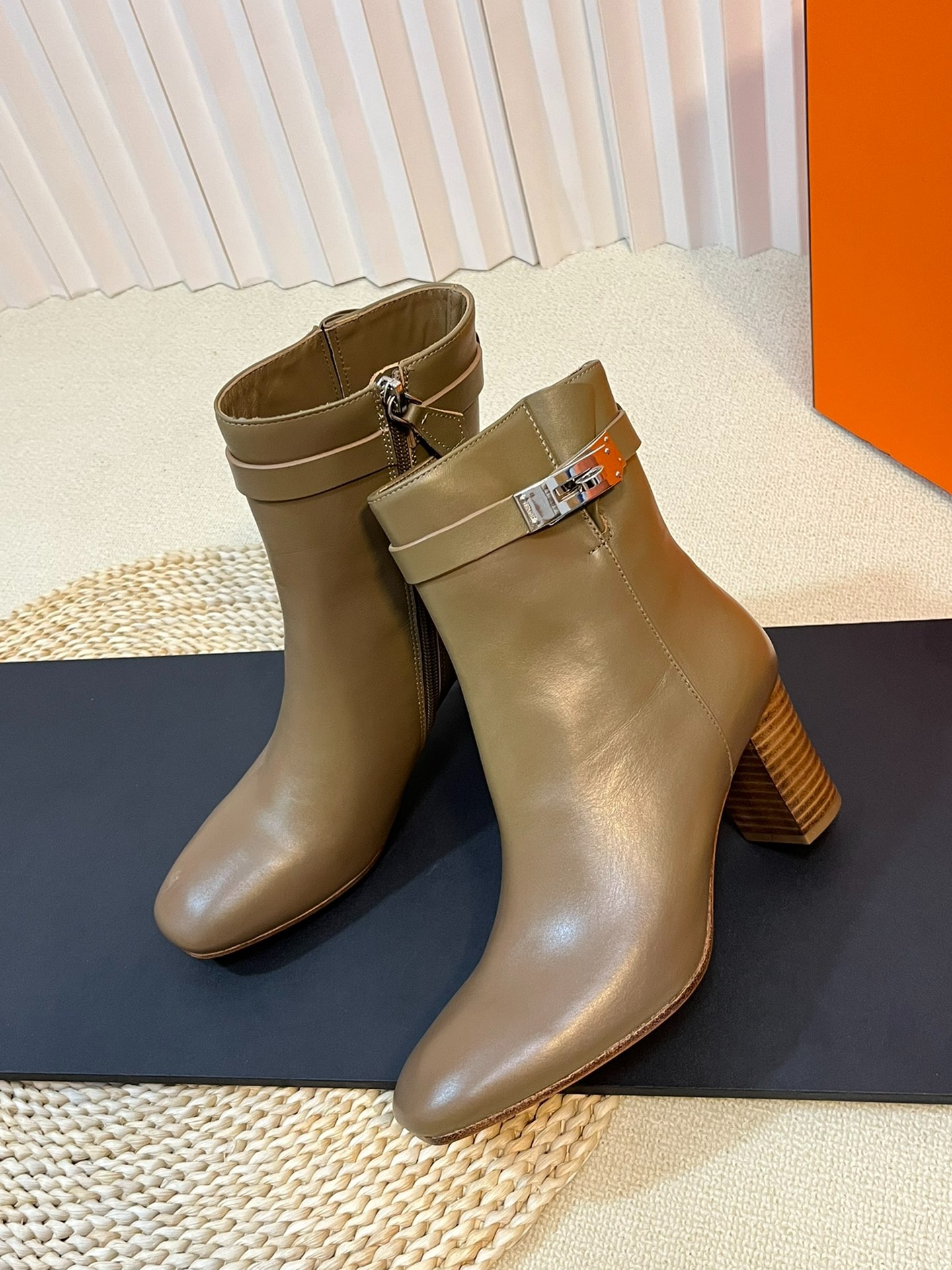 에르메스 신상 앵클부츠