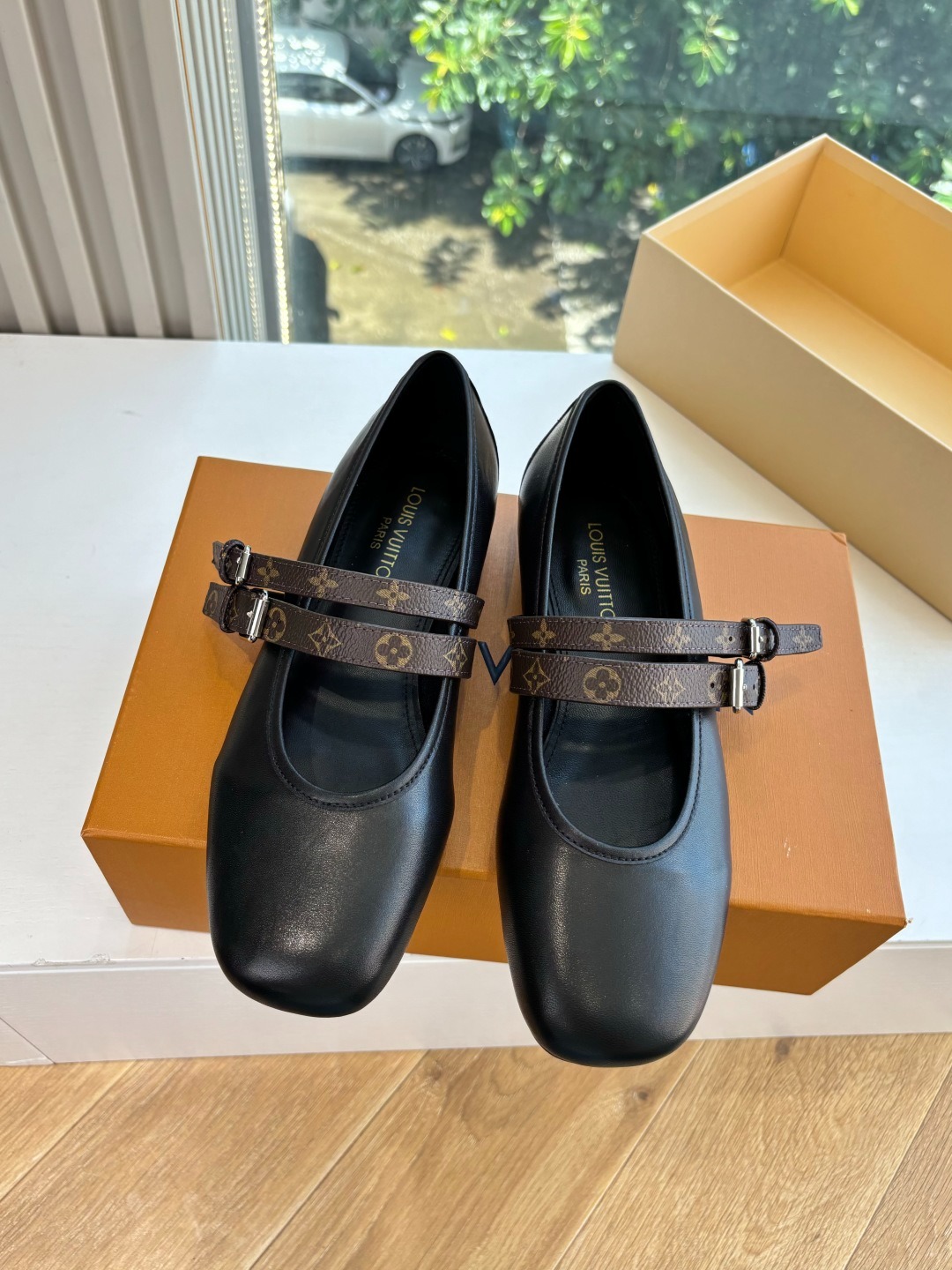 루이비통 무라카미 타카시 콜라보 체리 샌들