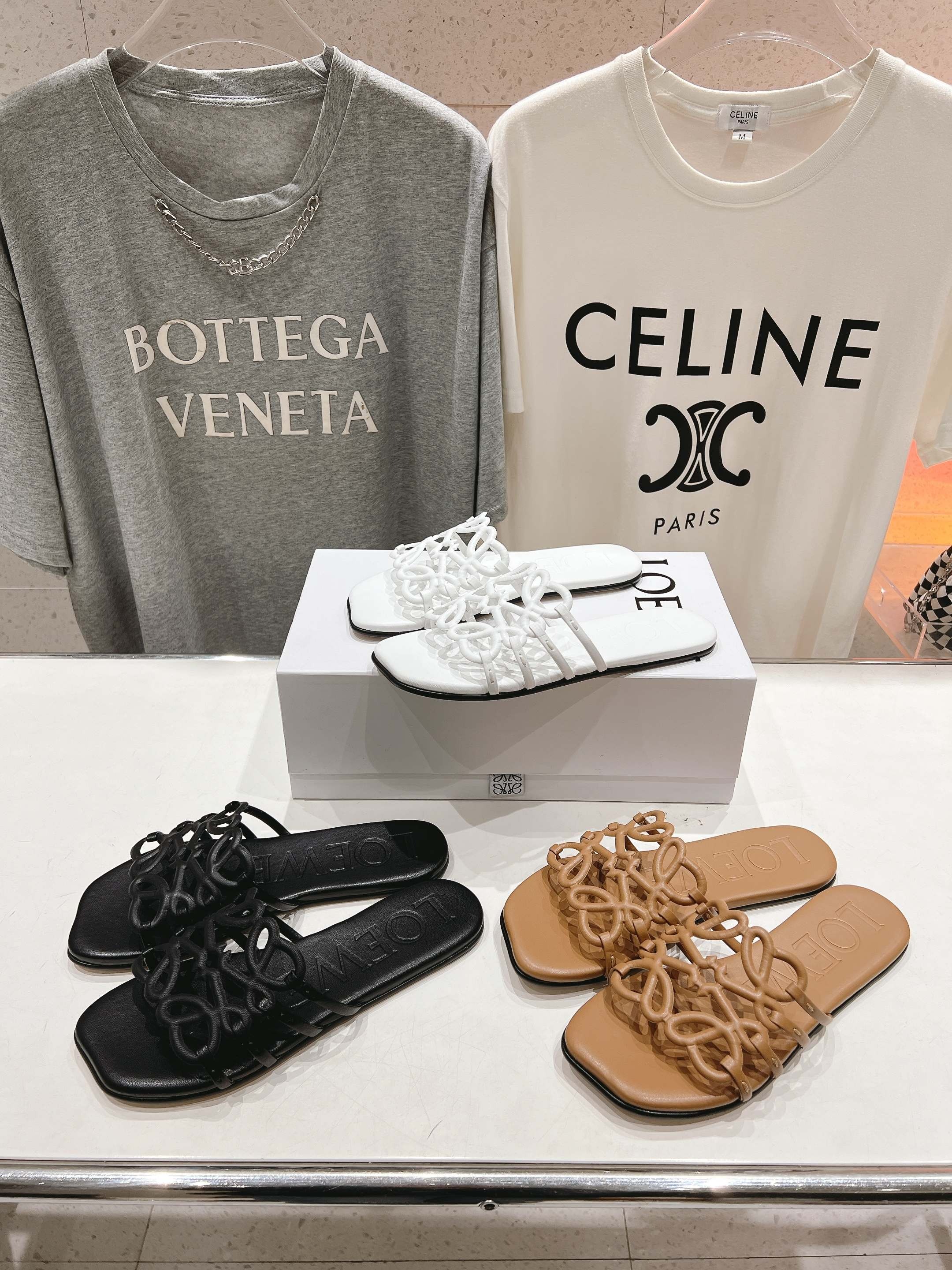 로에베 25/ss 신상 빈티지 플랫 비치 슬리퍼