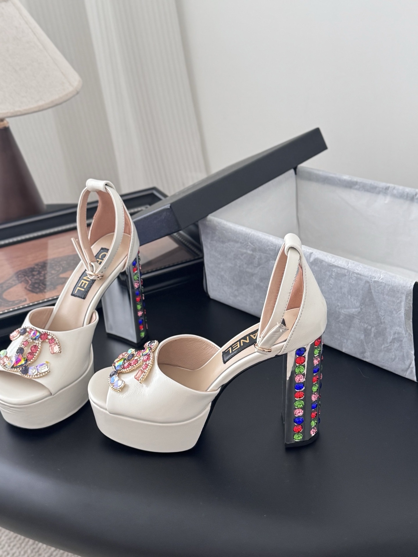 샤넬 25K 이른 봄 플랫폼 핫피스 샌들