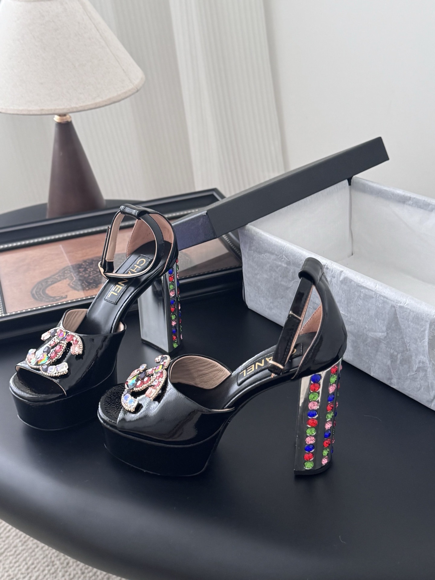 샤넬 25K 이른 봄 플랫폼 핫피스 샌들