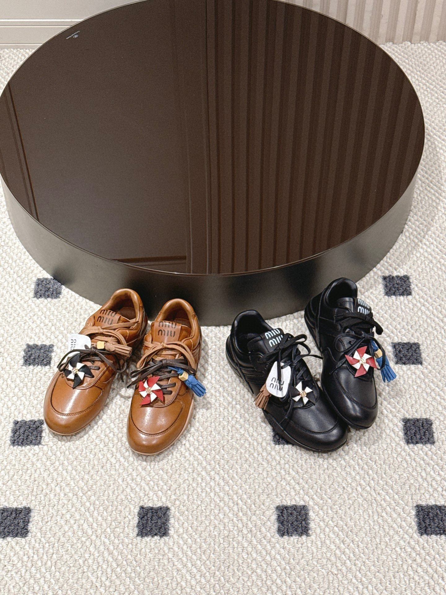 미우미우 신상 송아지 가죽 스니커즈