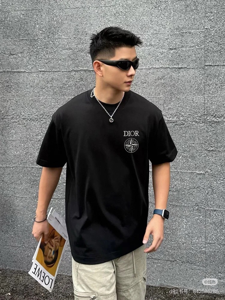 디올 섬과 콜라보 로고 프린트 티셔츠