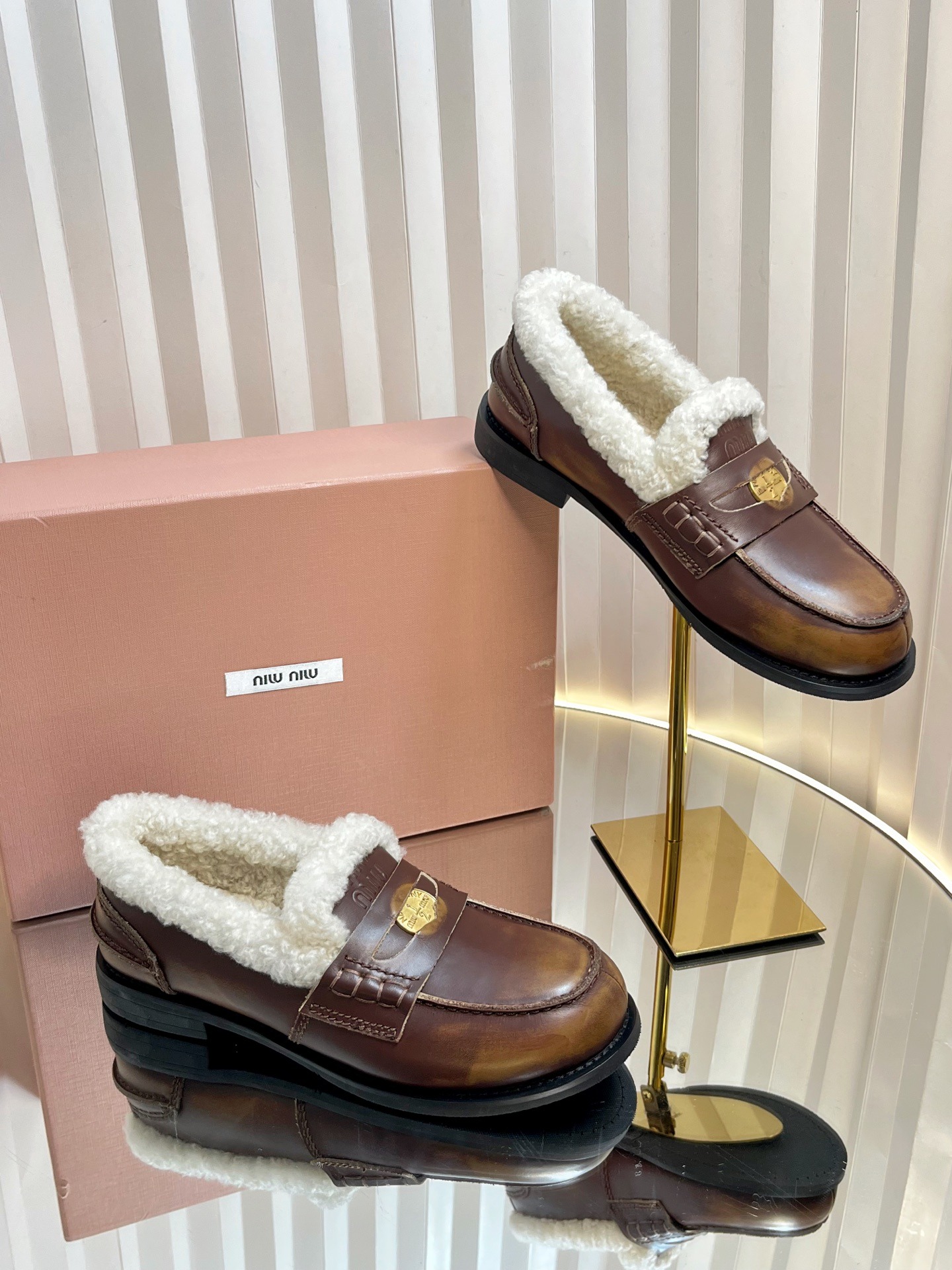 미우미우 25/신상 구제 로퍼 양털