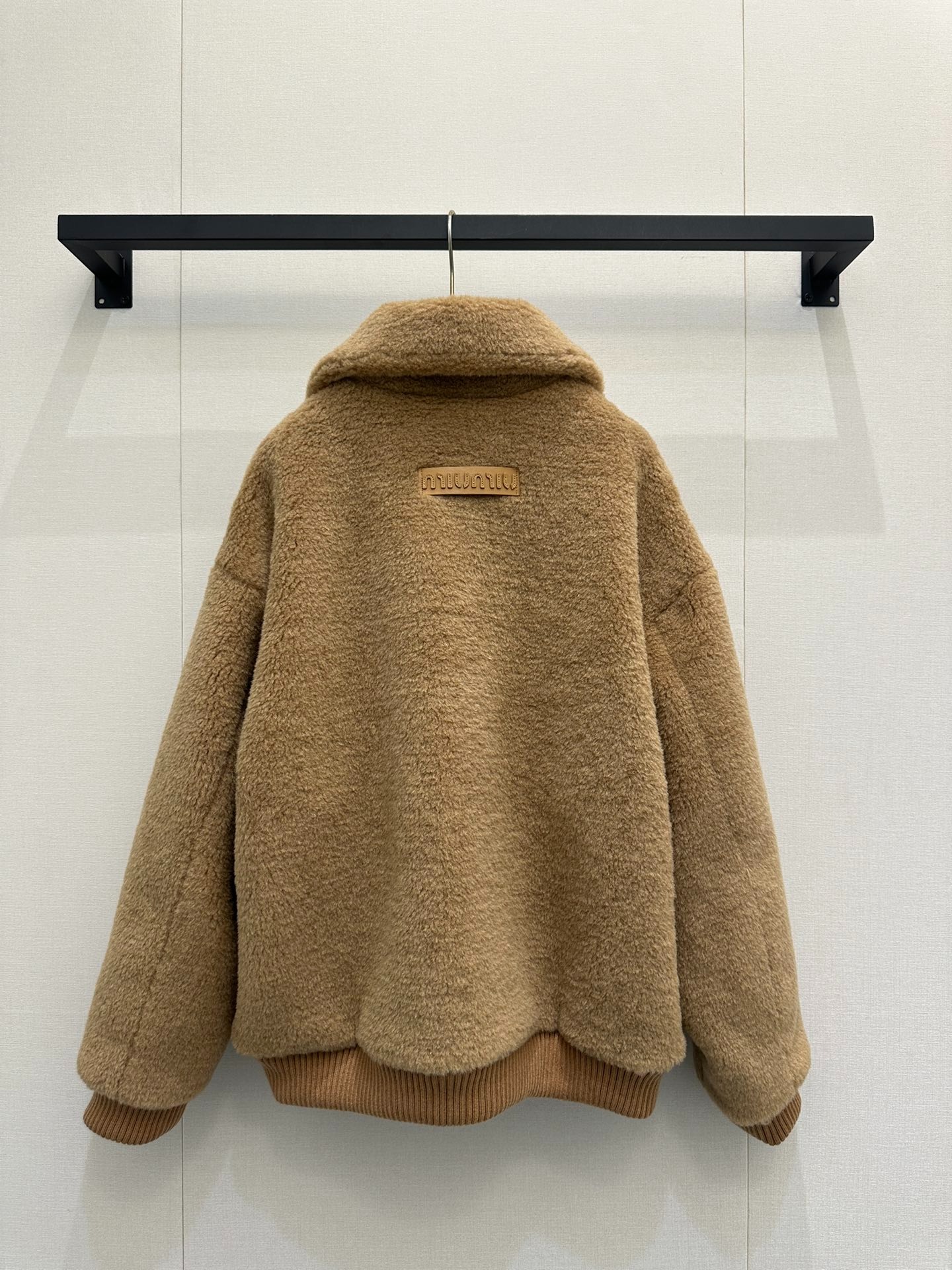 미우미우 25 신상 체크무늬 테디 코트