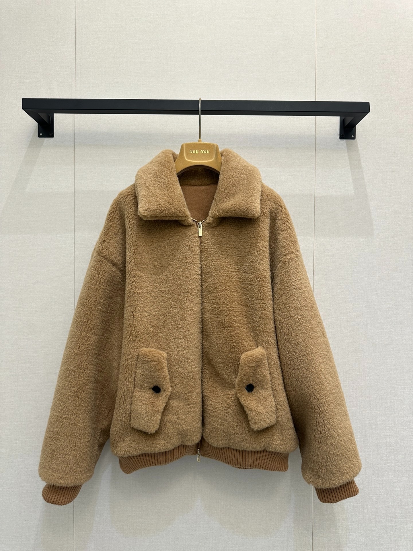 미우미우 25 신상 체크무늬 테디 코트