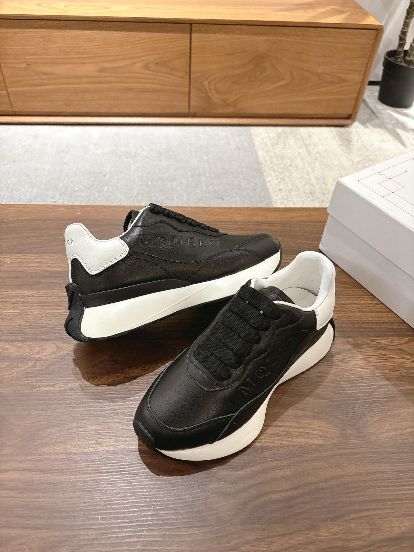 알로산더 맥퀸 신상 화이트 슈즈