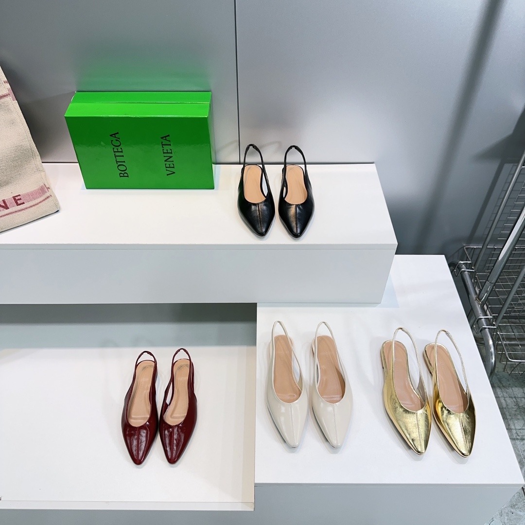 보테가베네타 25 봄여름 신상빈티지 플랫 샌들